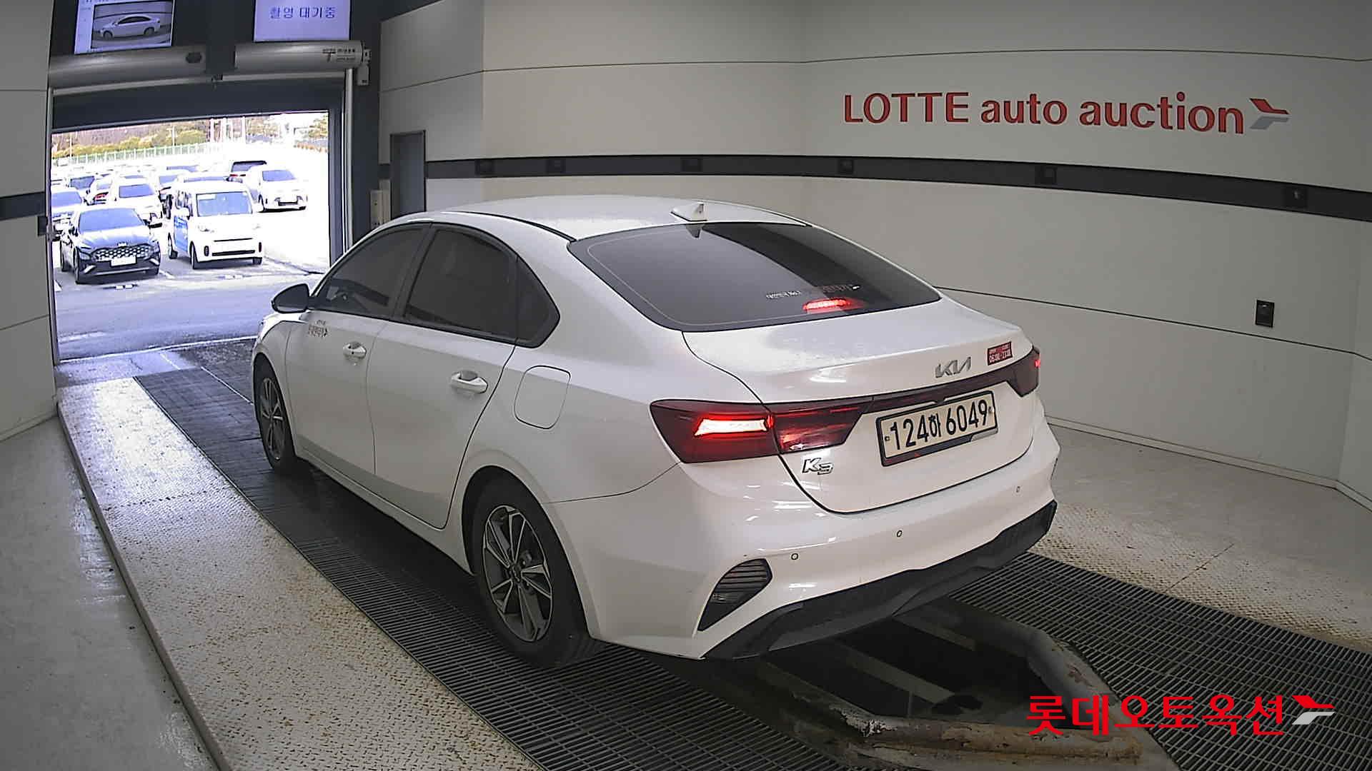 Kia K3 2022 Snow White Pearl из Кореи, фото 6