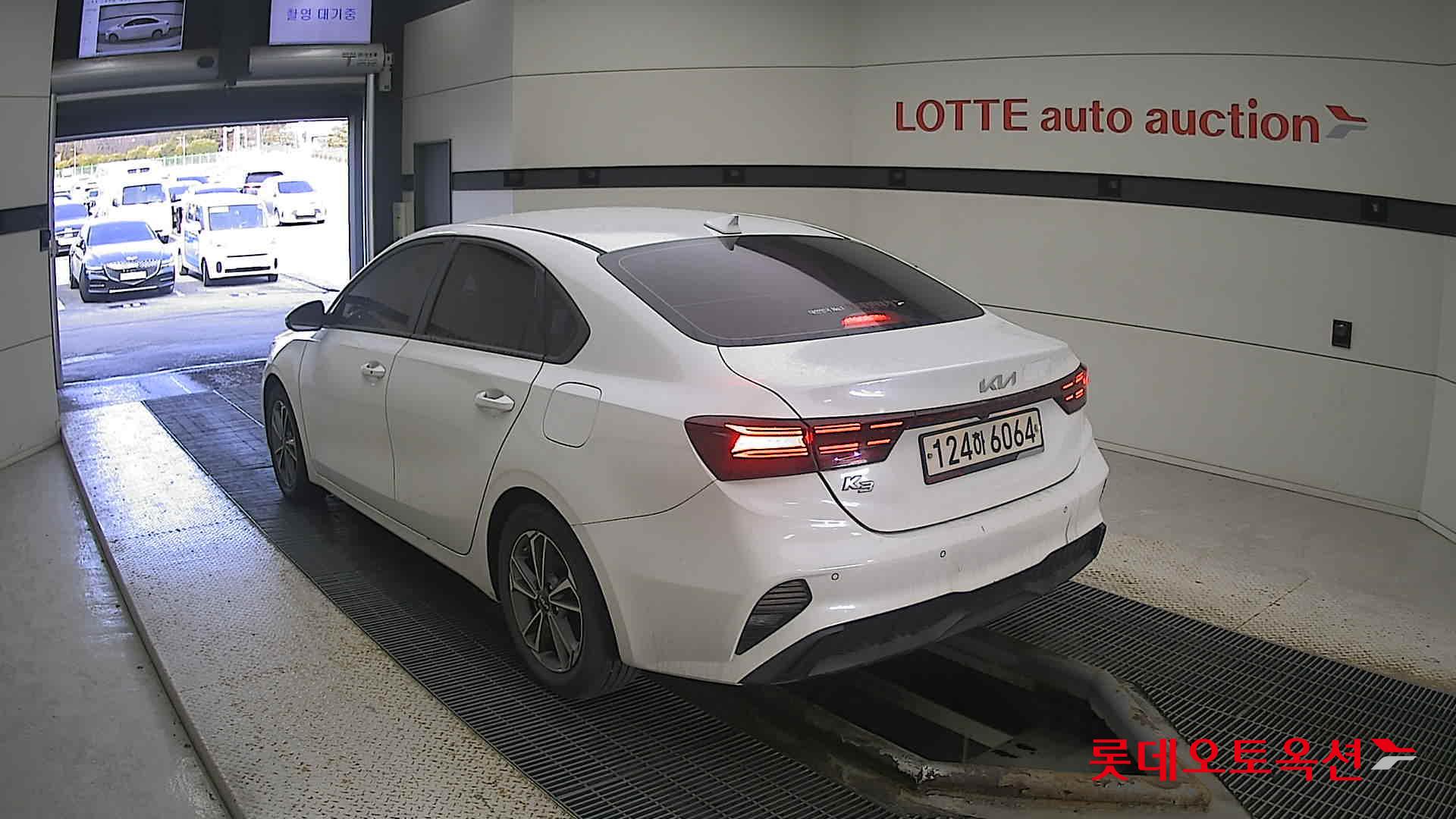 Kia K3 2022 Snow White Pearl из Кореи, фото 6