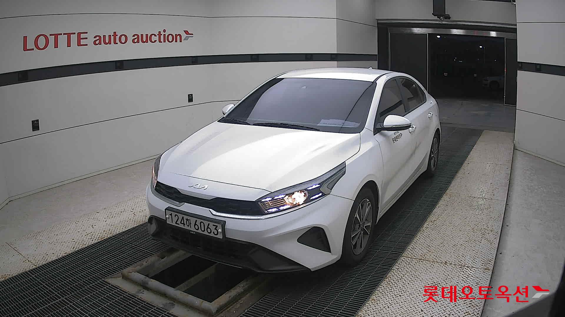 Kia K3 2022 Snow White Pearl из Кореи