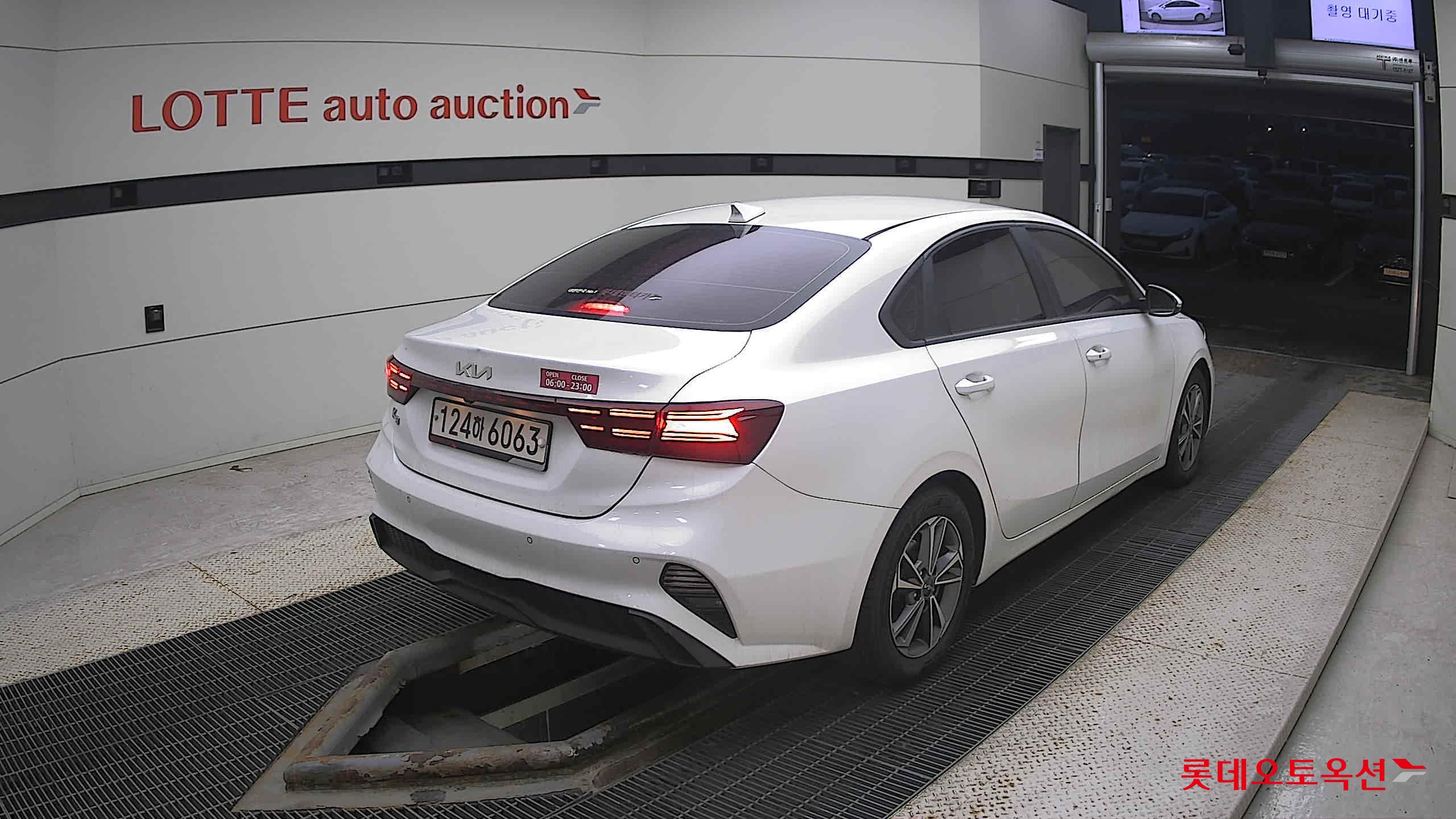 Kia K3 2022 Snow White Pearl из Кореи, фото 4