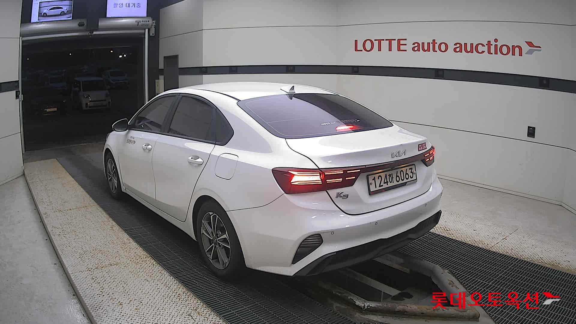 Kia K3 2022 Snow White Pearl из Кореи, фото 6