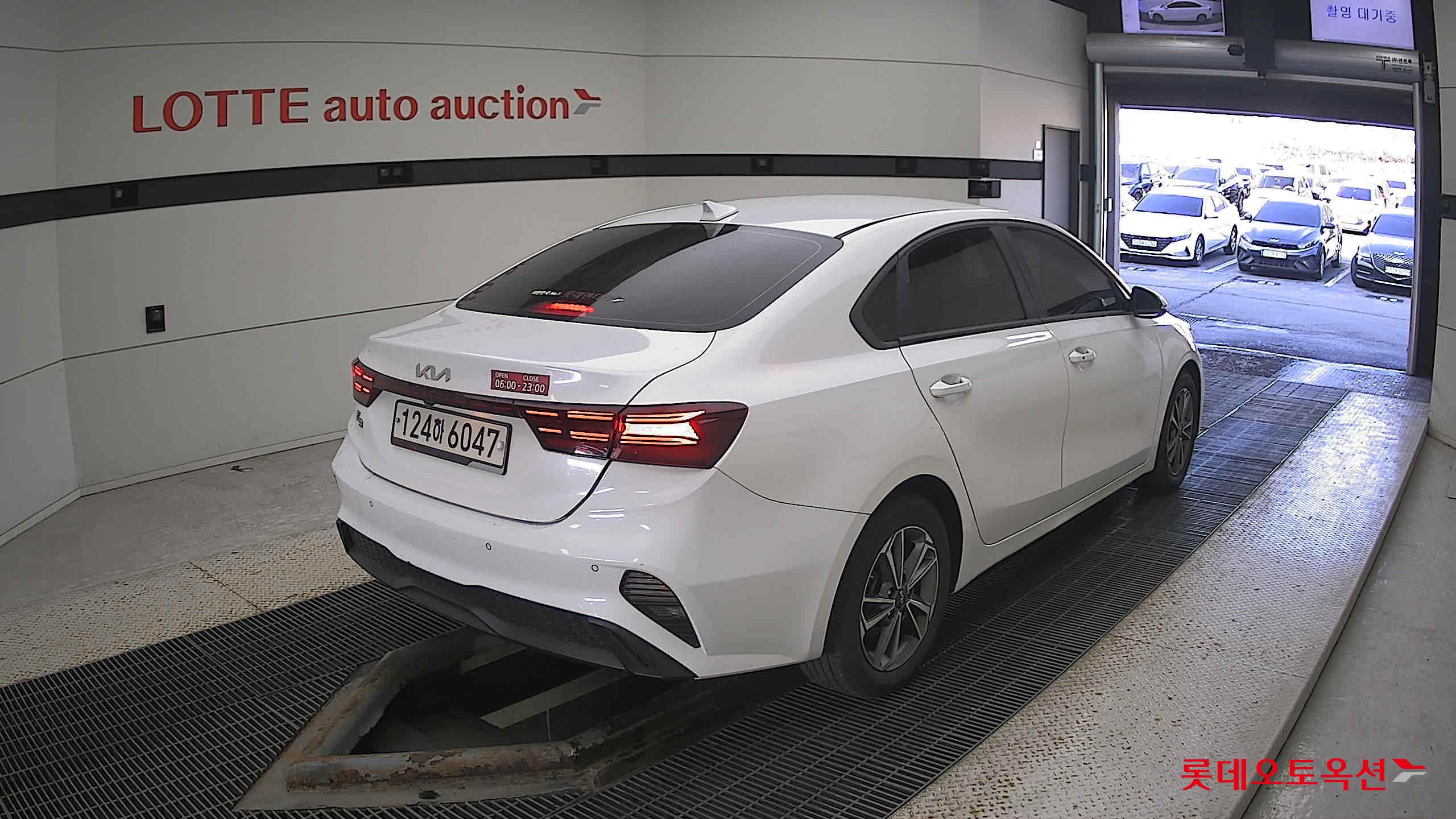 Kia K3 2022 Snow White Pearl из Кореи, фото 4