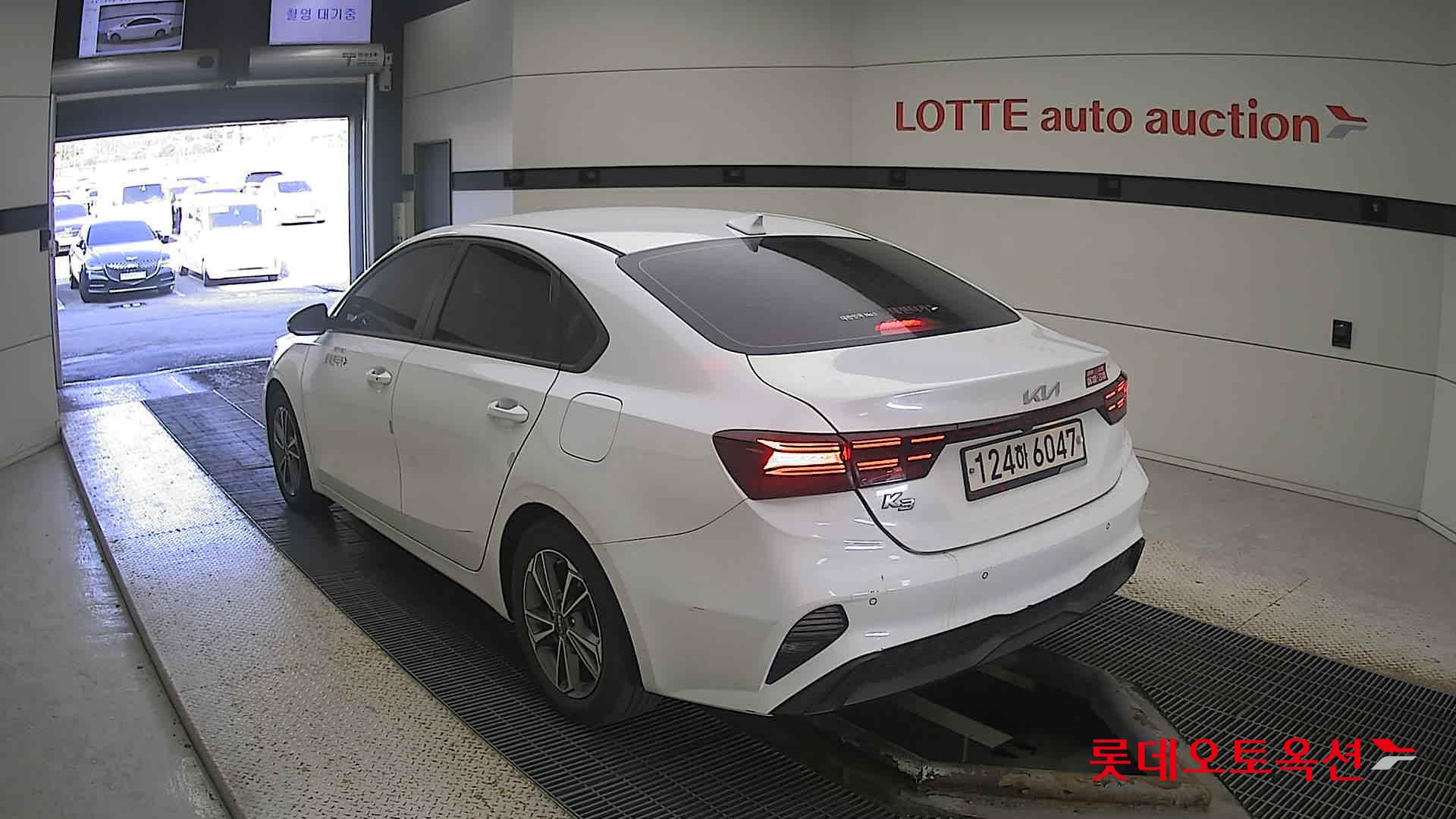 Kia K3 2022 Snow White Pearl из Кореи, фото 6