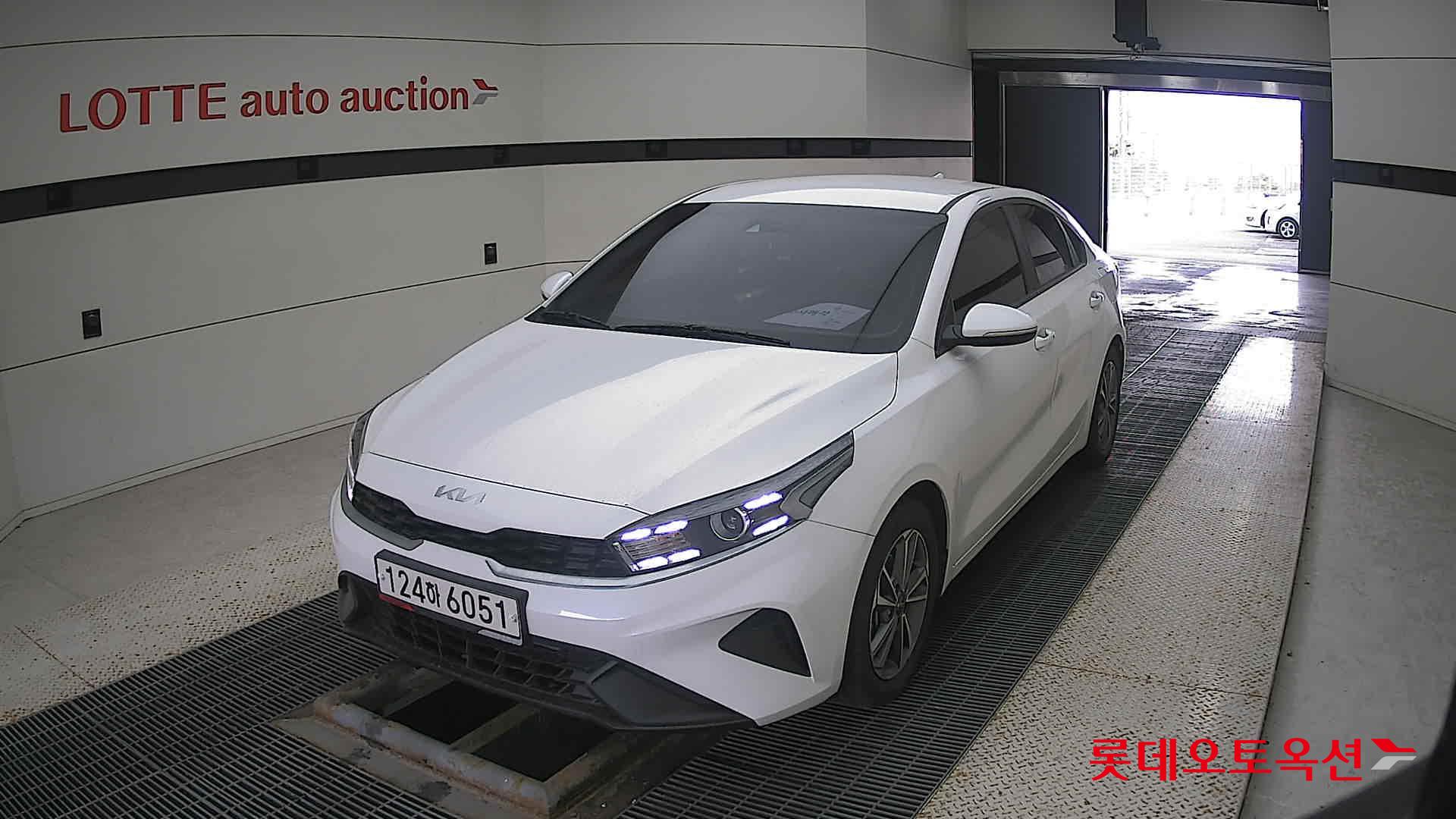 Kia K3 2022 Snow White Pearl из Кореи