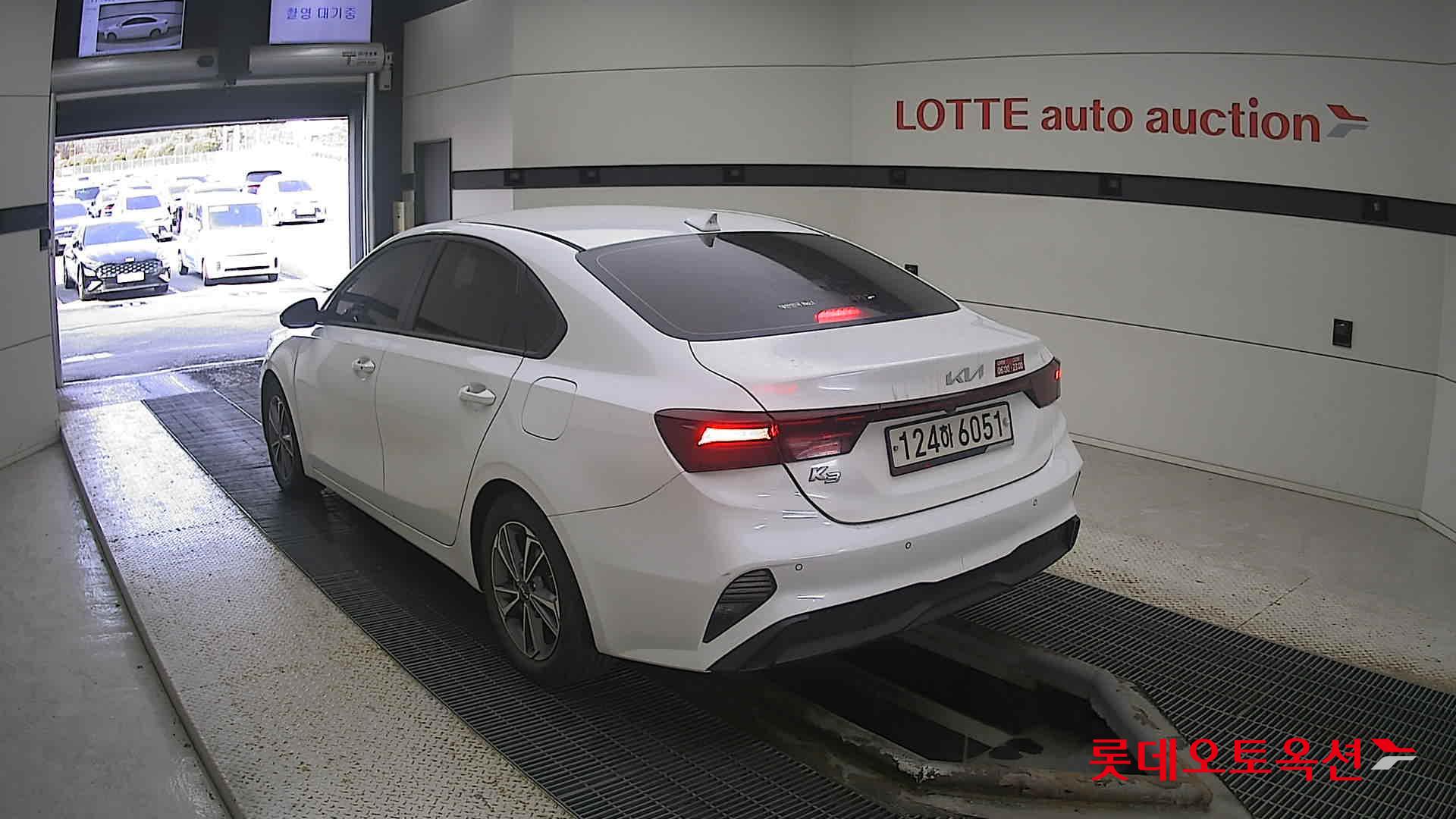 Kia K3 2022 Snow White Pearl из Кореи, фото 6