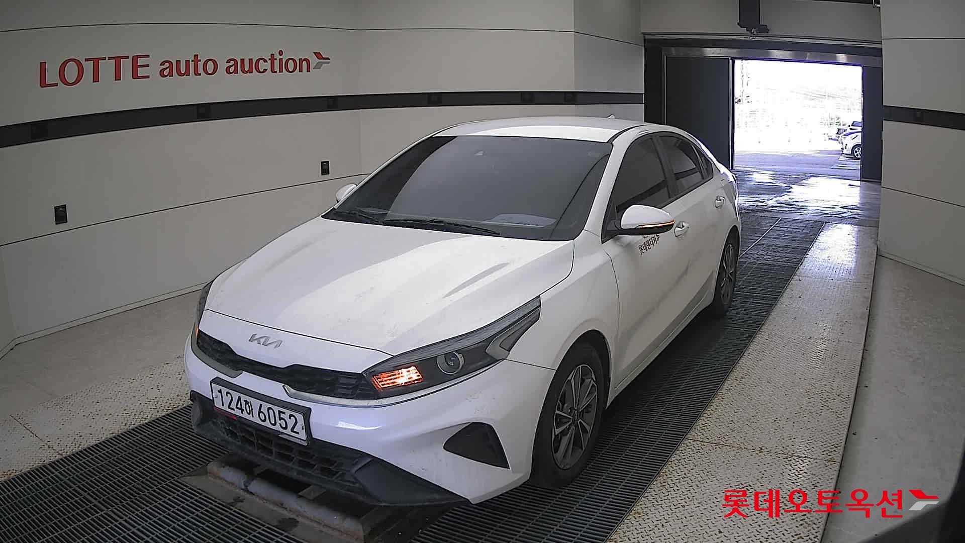 Kia K3 2022 Snow White Pearl из Кореи