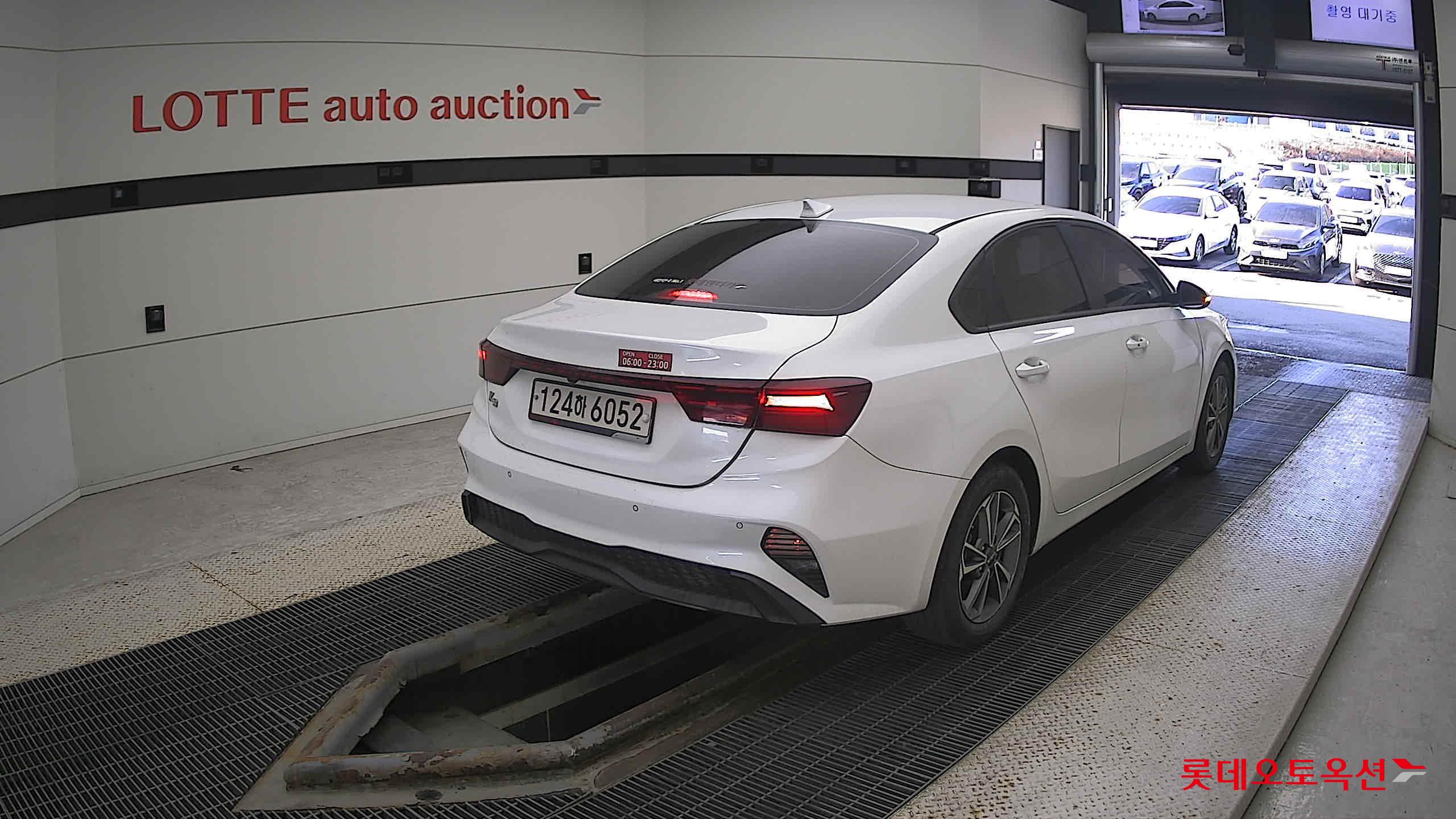 Kia K3 2022 Snow White Pearl из Кореи, фото 4