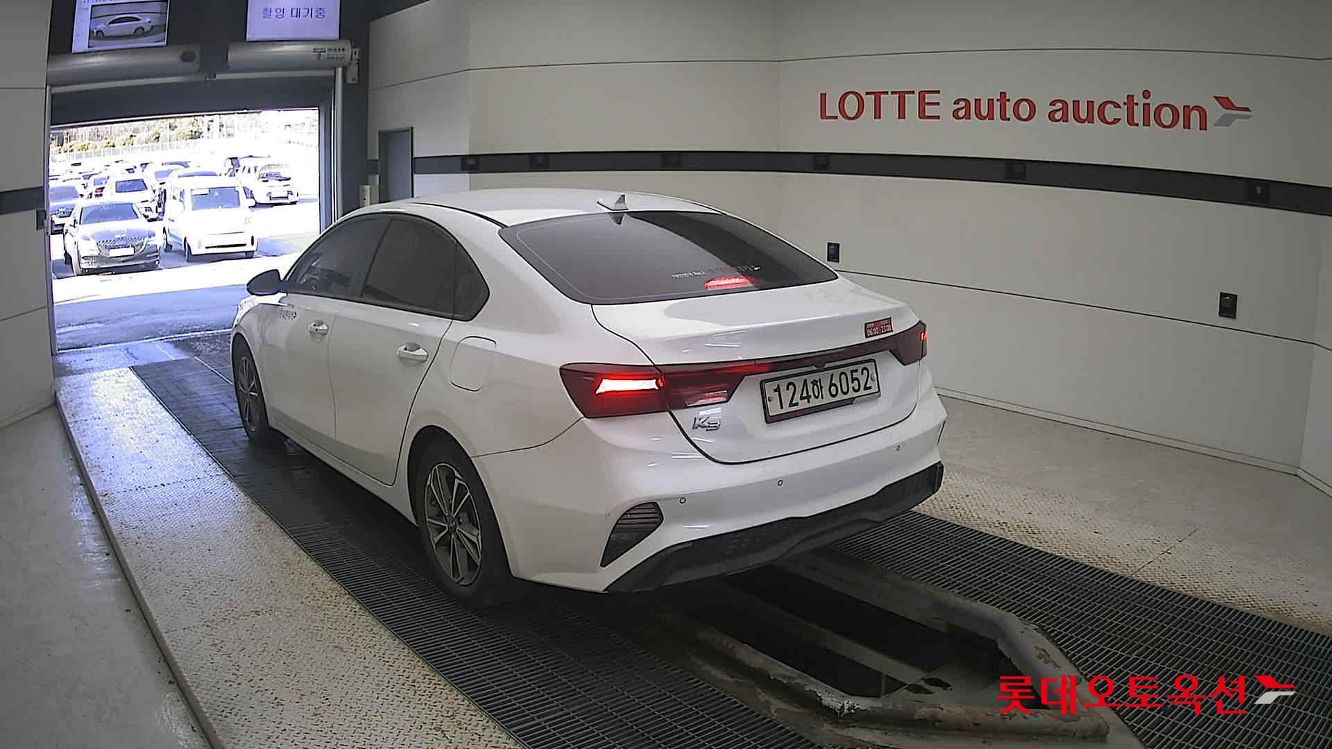 Kia K3 2022 Snow White Pearl из Кореи, фото 6