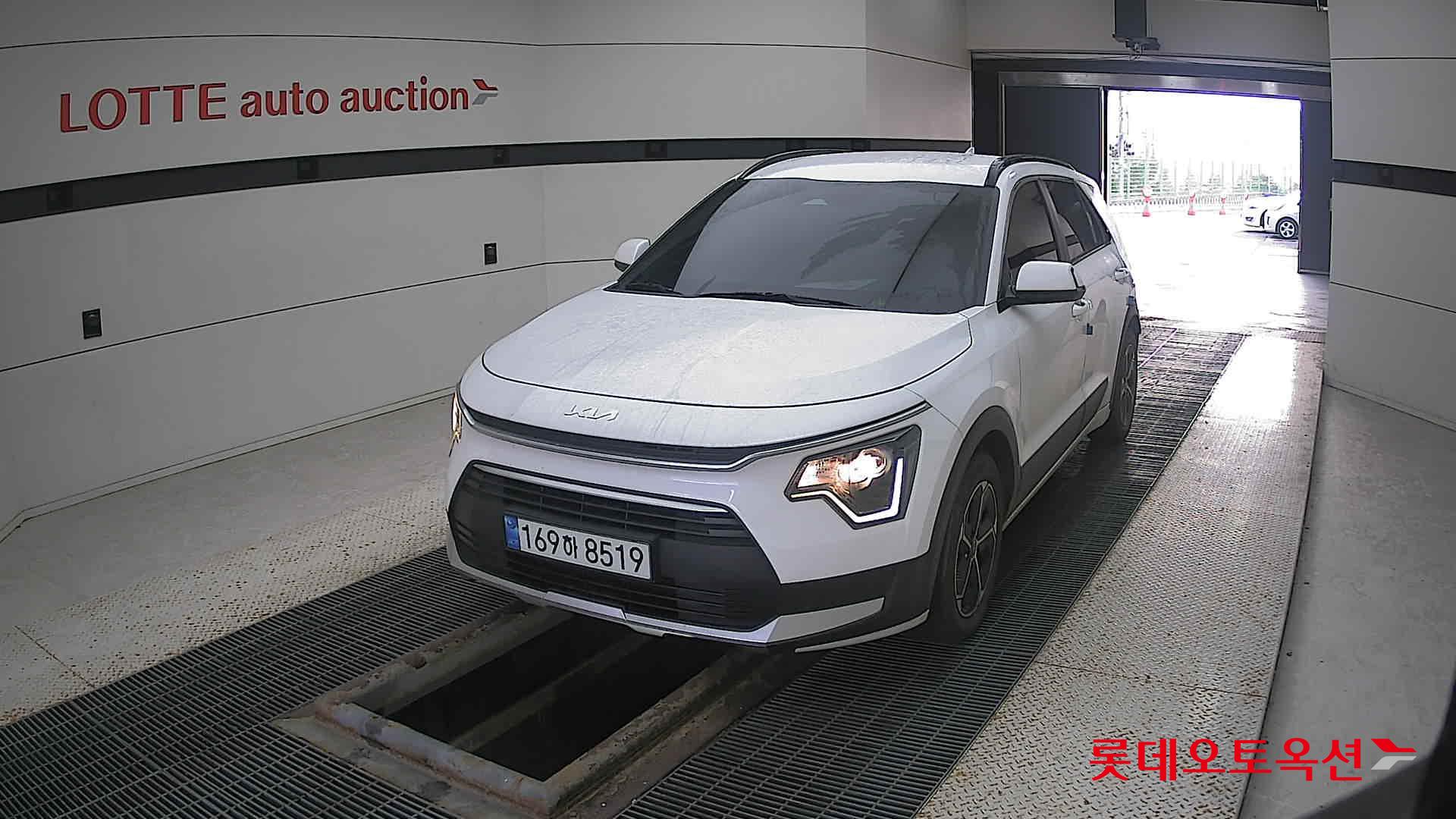 Kia Niro Hybrid 2022 Snow White Pearl (optional) из Кореи