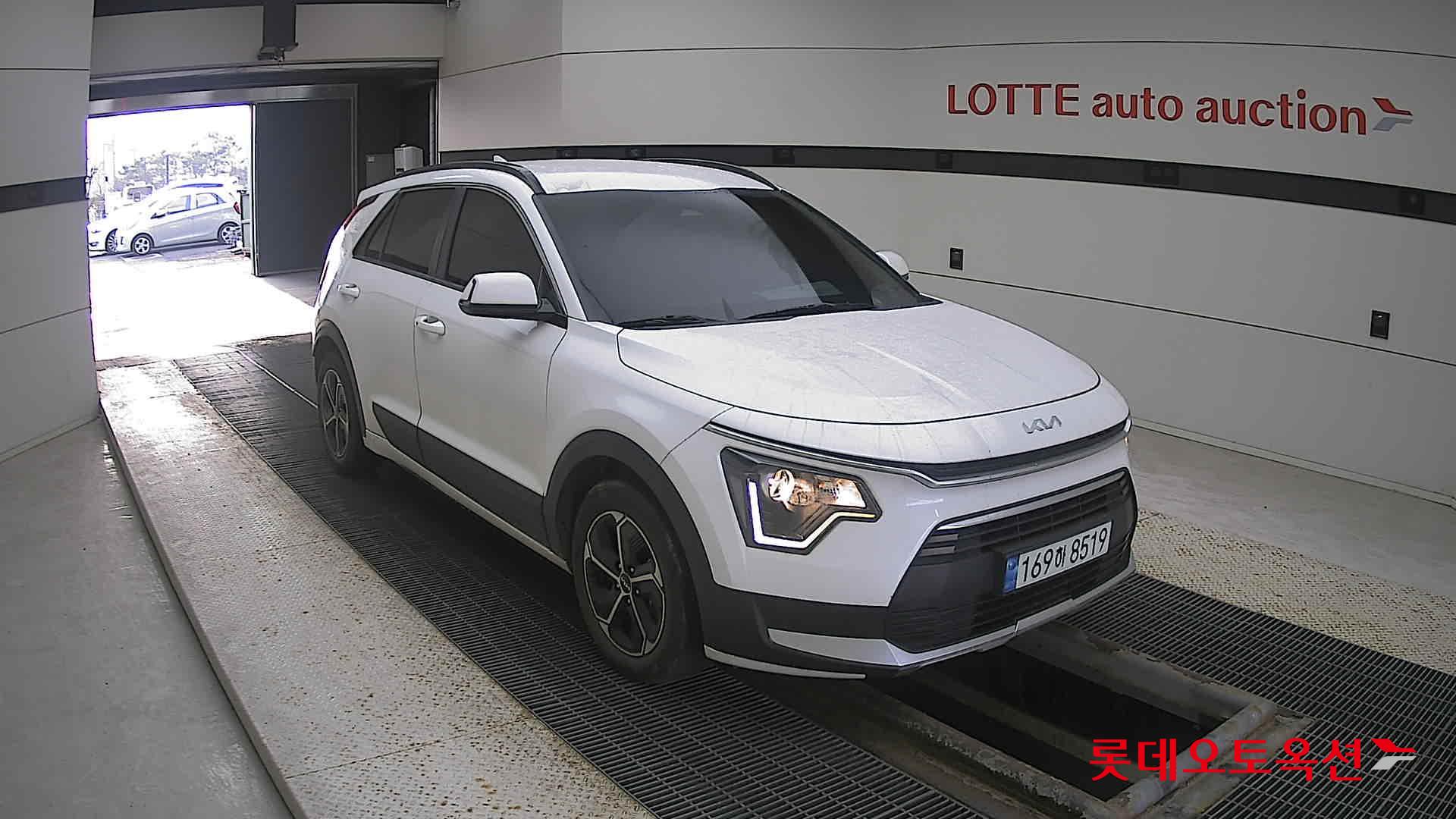 Kia Niro Hybrid 2022 Snow White Pearl (optional) из Кореи, фото 2