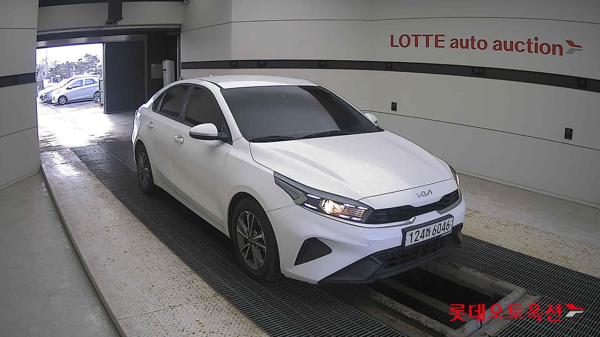 Kia K3 2022 Snow White Pearl из Кореи, фото 2