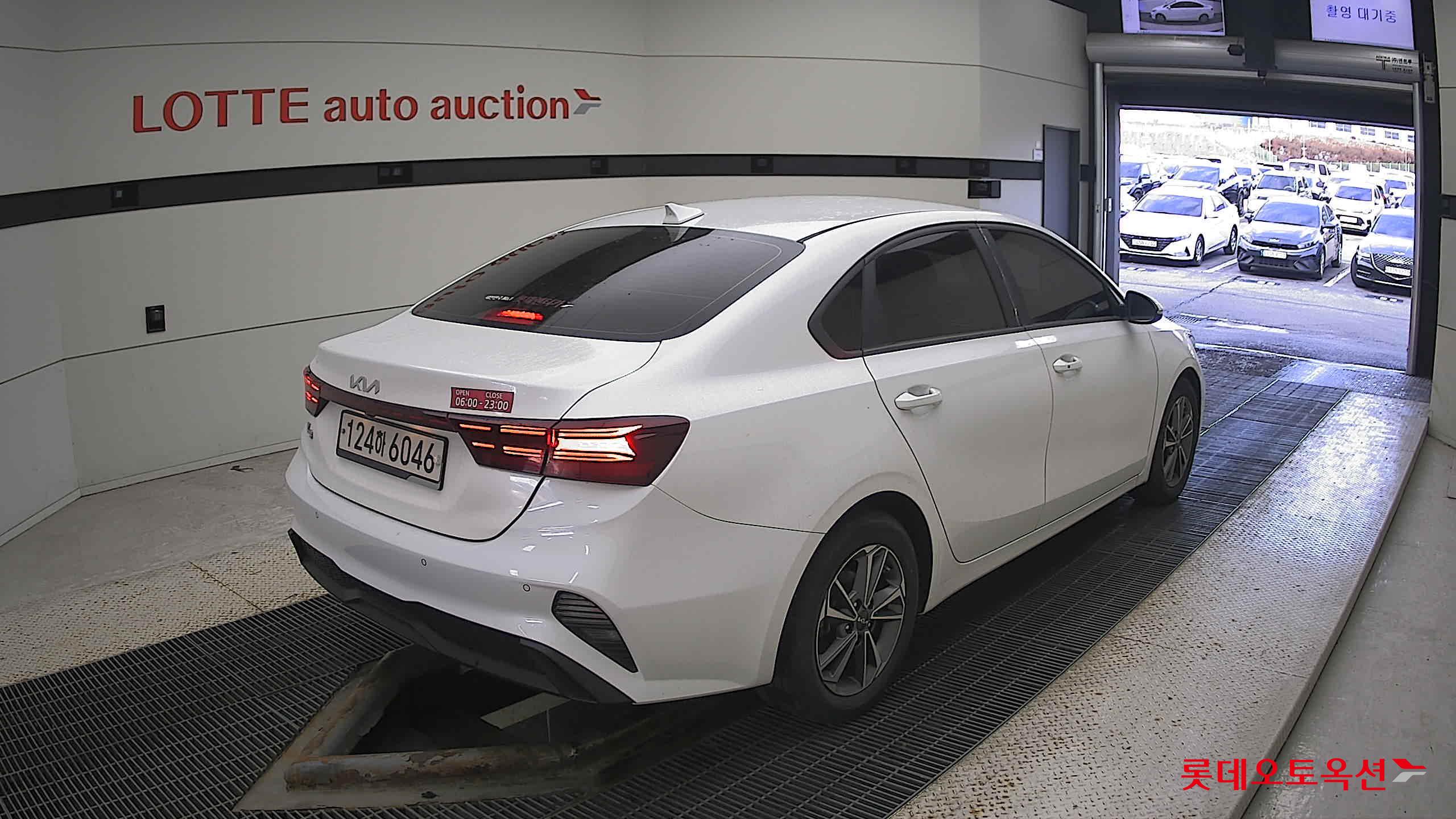 Kia K3 2022 Snow White Pearl из Кореи, фото 4