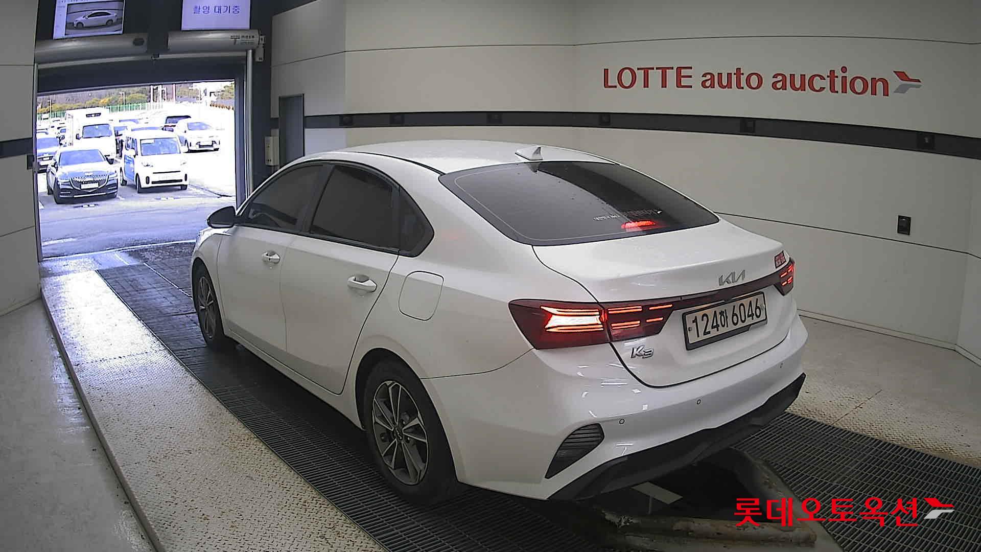 Kia K3 2022 Snow White Pearl из Кореи, фото 6