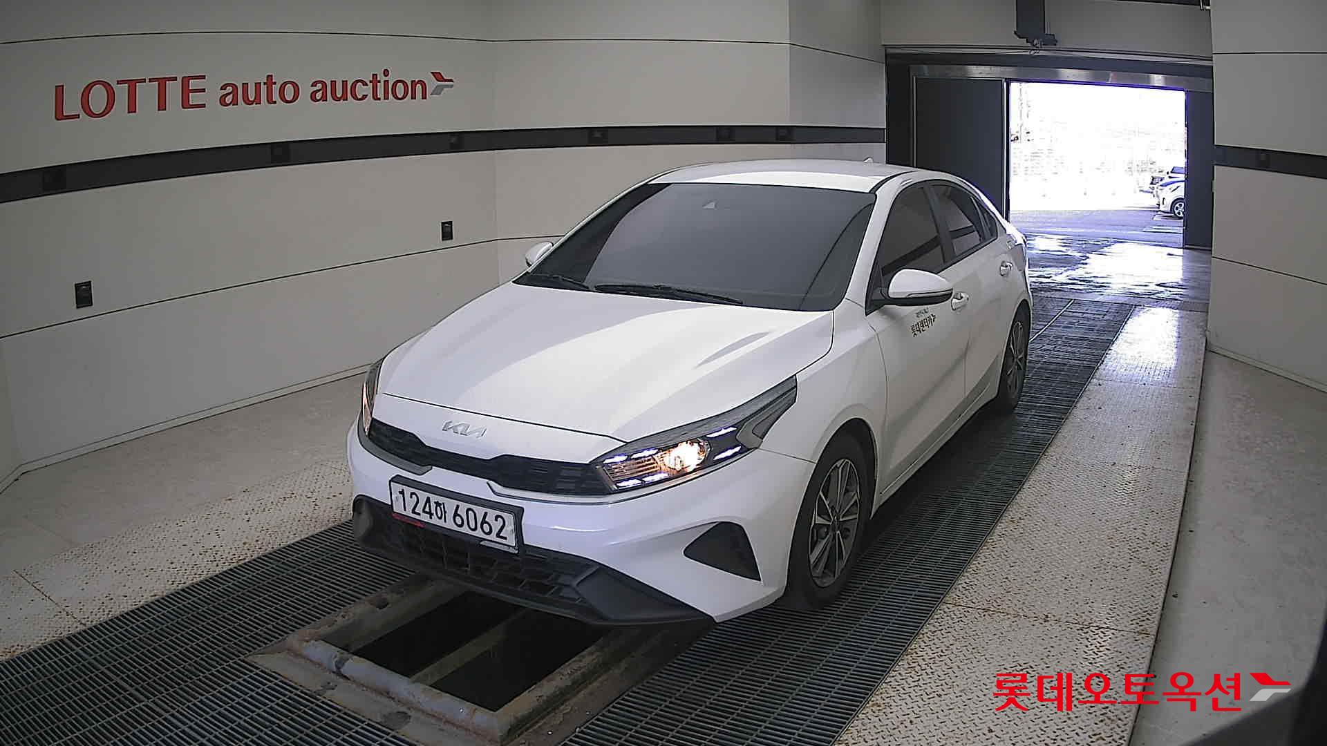 Kia K3 2022 Snow White Pearl из Кореи