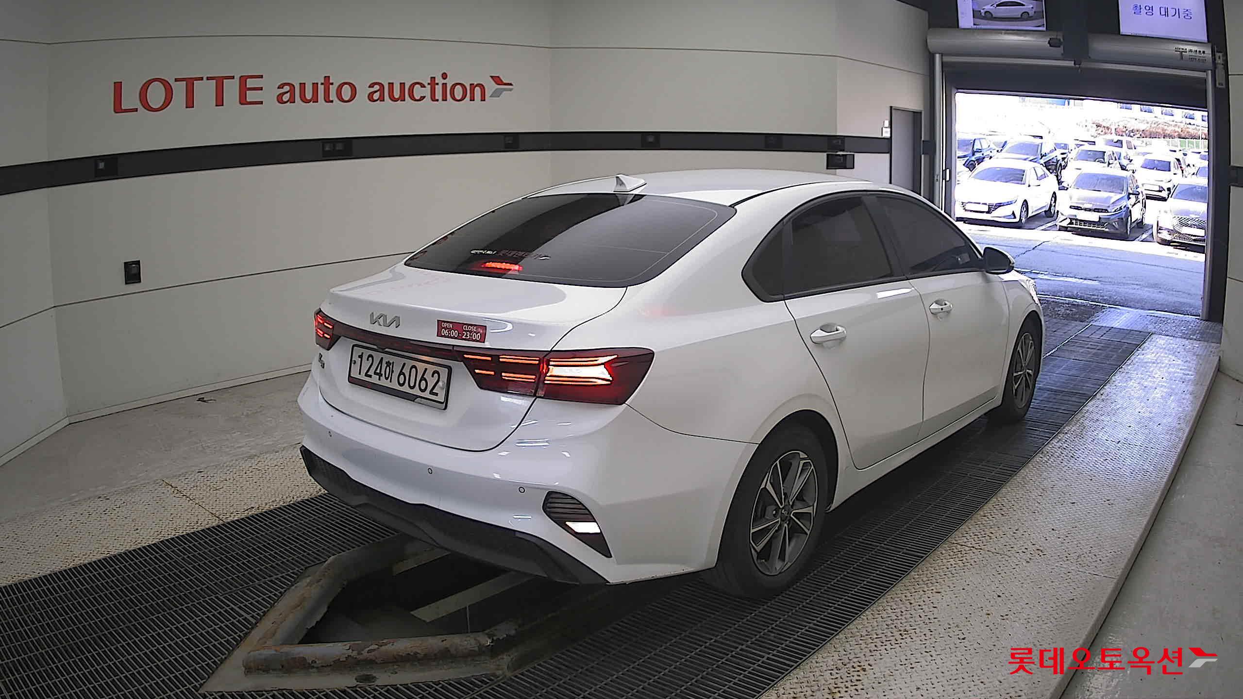 Kia K3 2022 Snow White Pearl из Кореи, фото 4