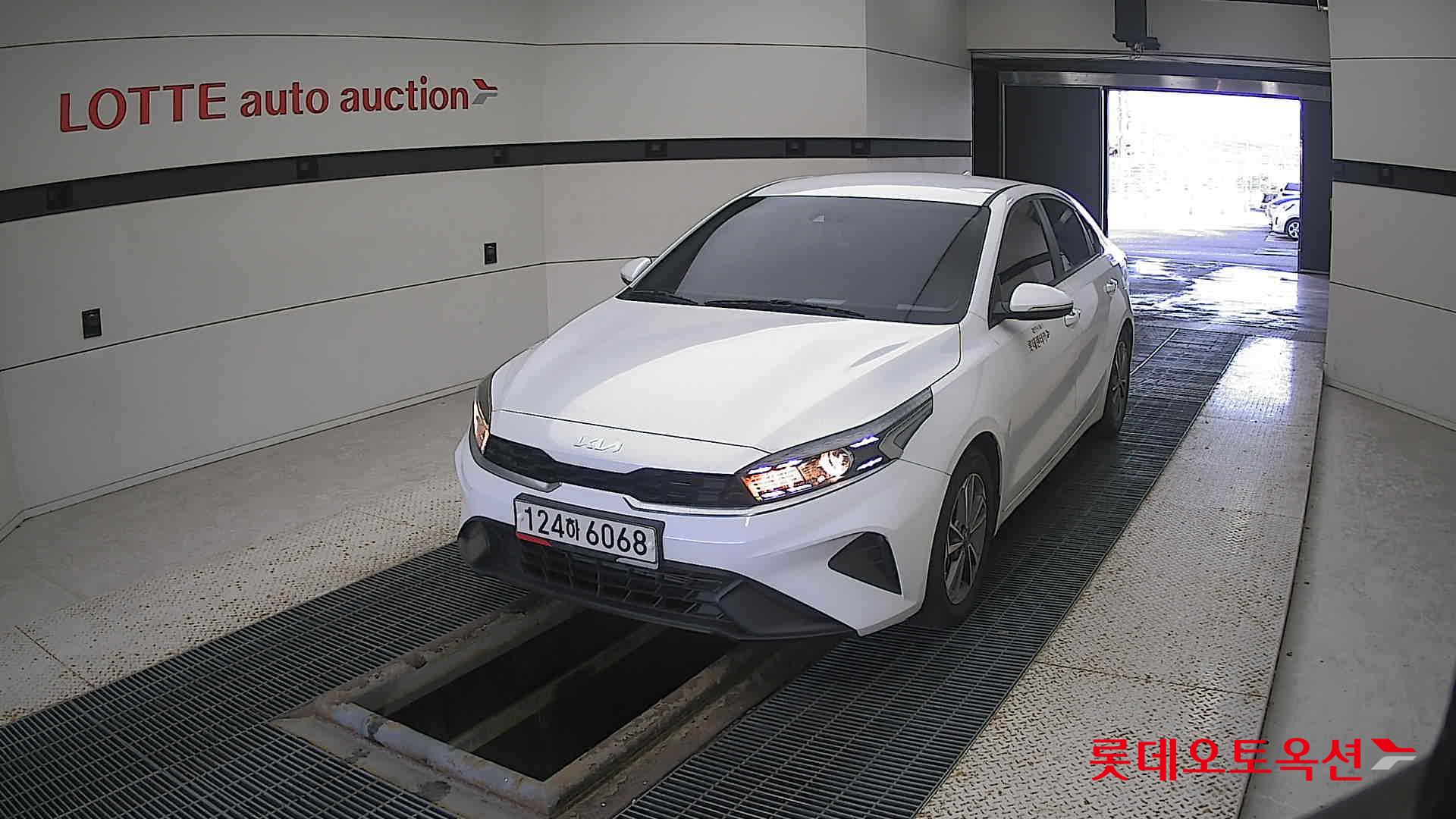 Kia K3 2022 Snow White Pearl из Кореи