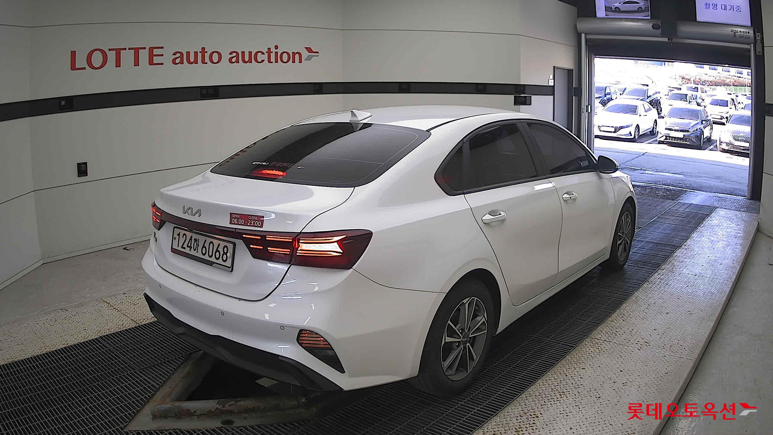 Kia K3 2022 Snow White Pearl из Кореи, фото 4