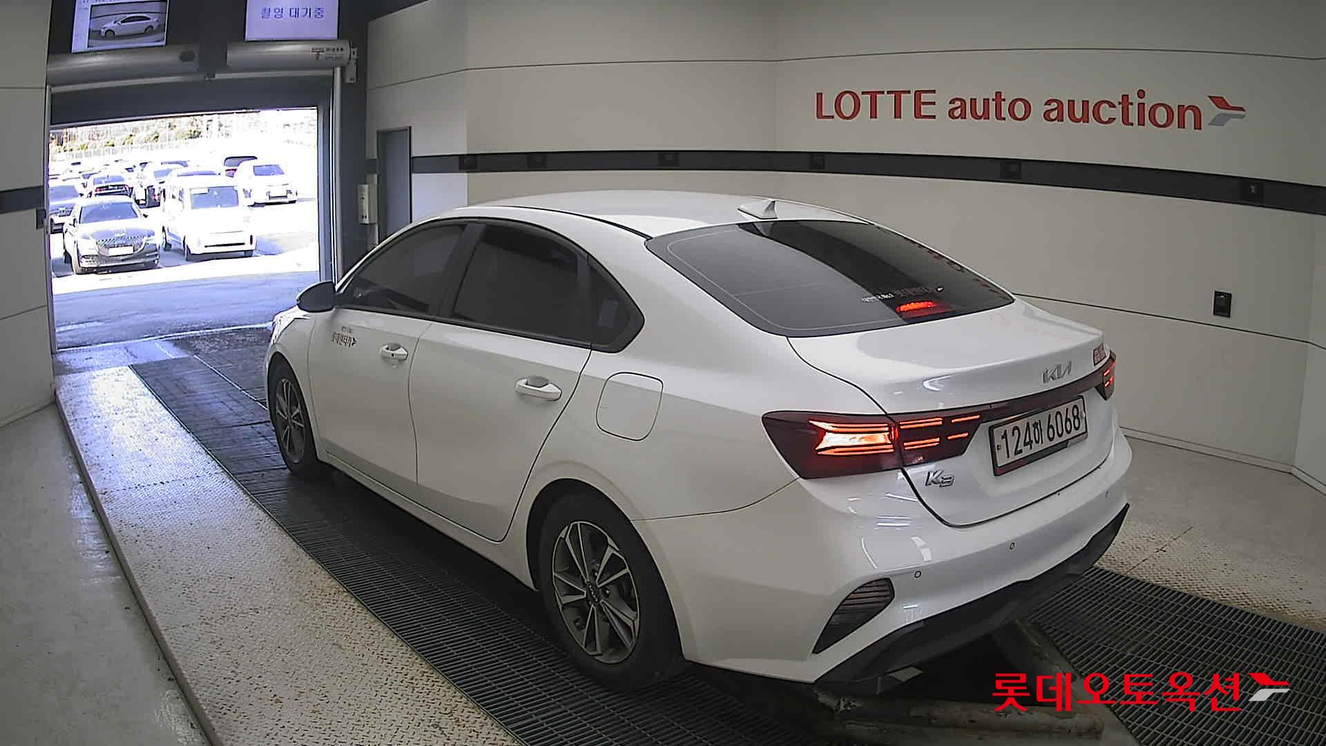 Kia K3 2022 Snow White Pearl из Кореи, фото 6