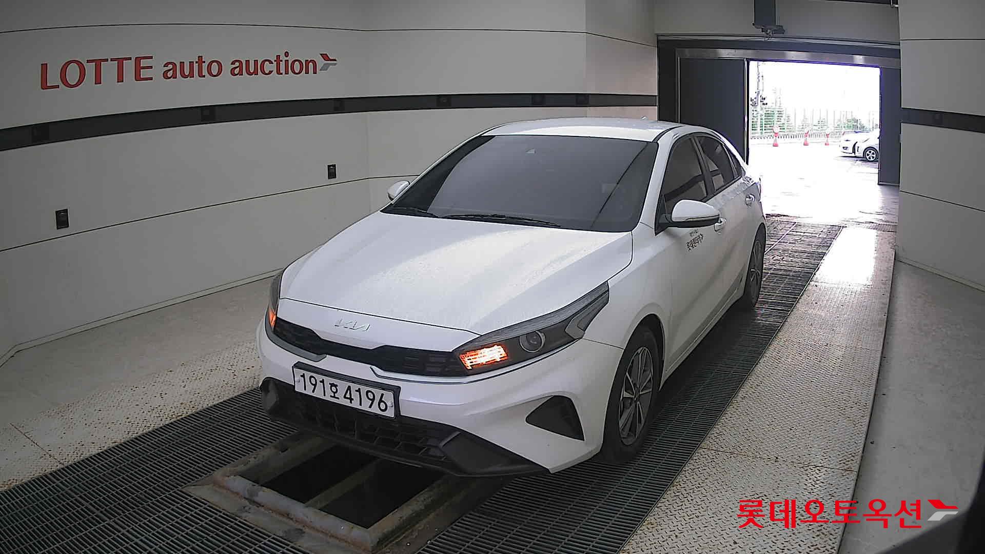 Kia K3 2022 Snow White Pearl из Кореи