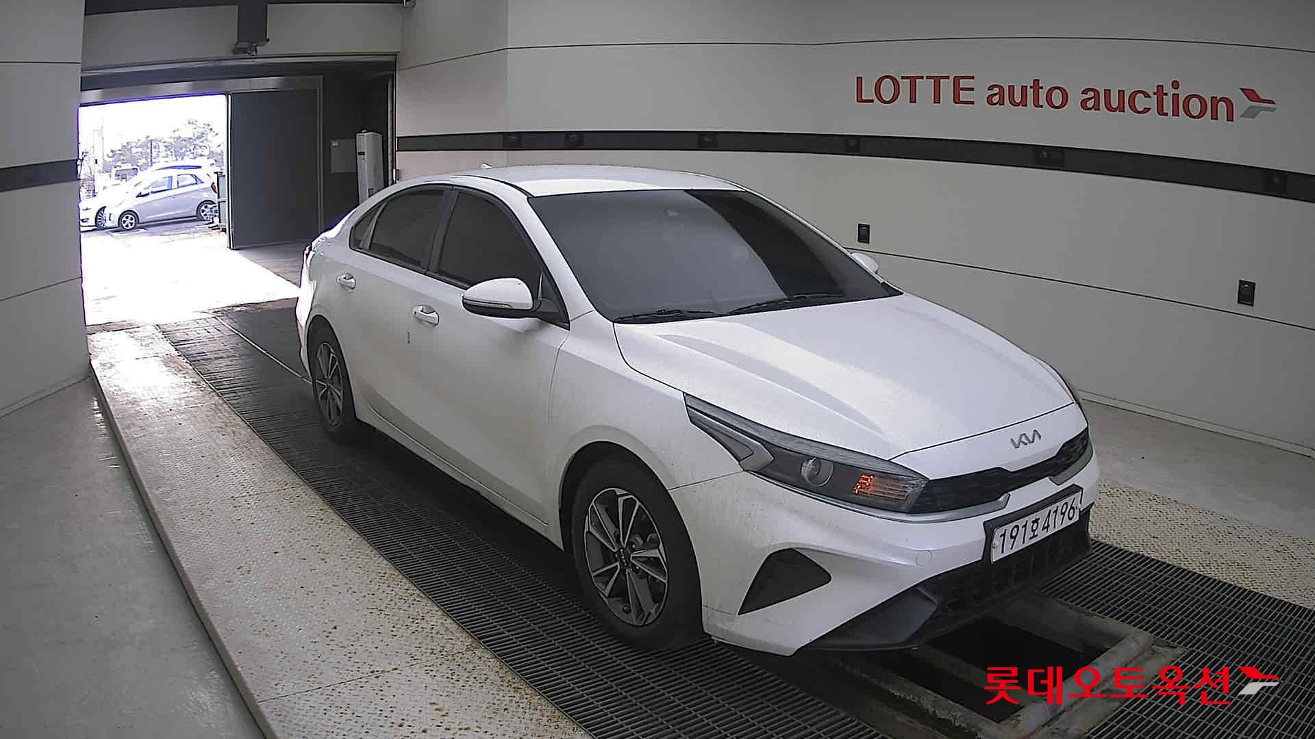 Kia K3 2022 Snow White Pearl из Кореи, фото 2