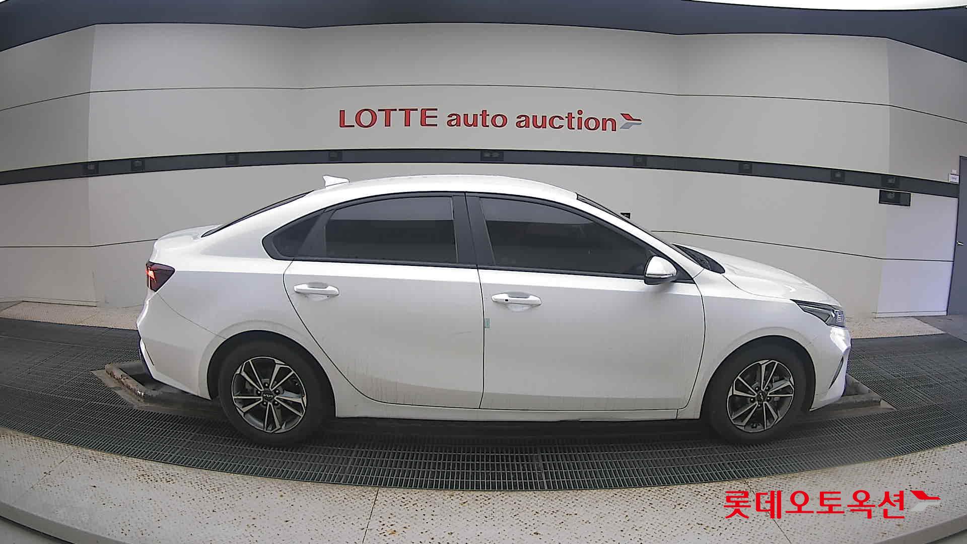 Kia K3 2022 Snow White Pearl из Кореи, фото 3