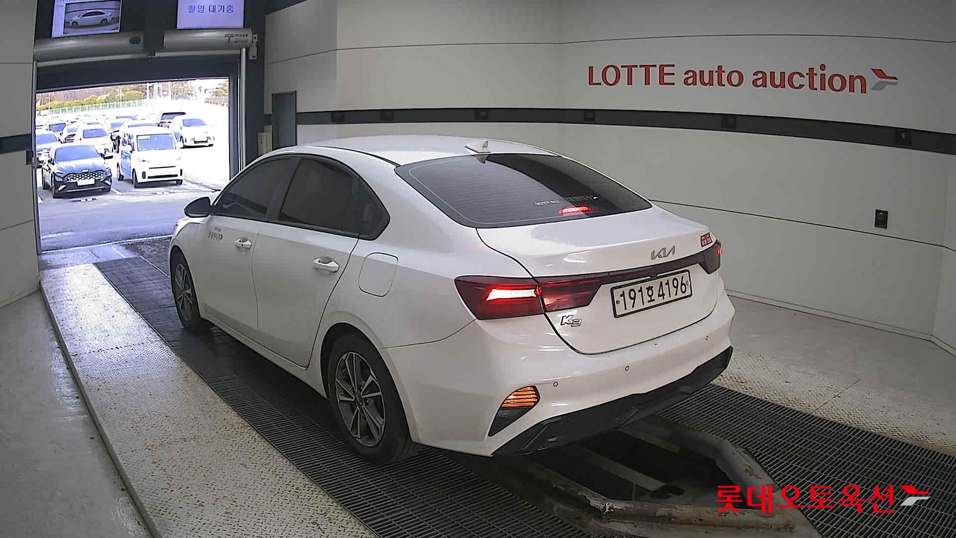 Kia K3 2022 Snow White Pearl из Кореи, фото 6