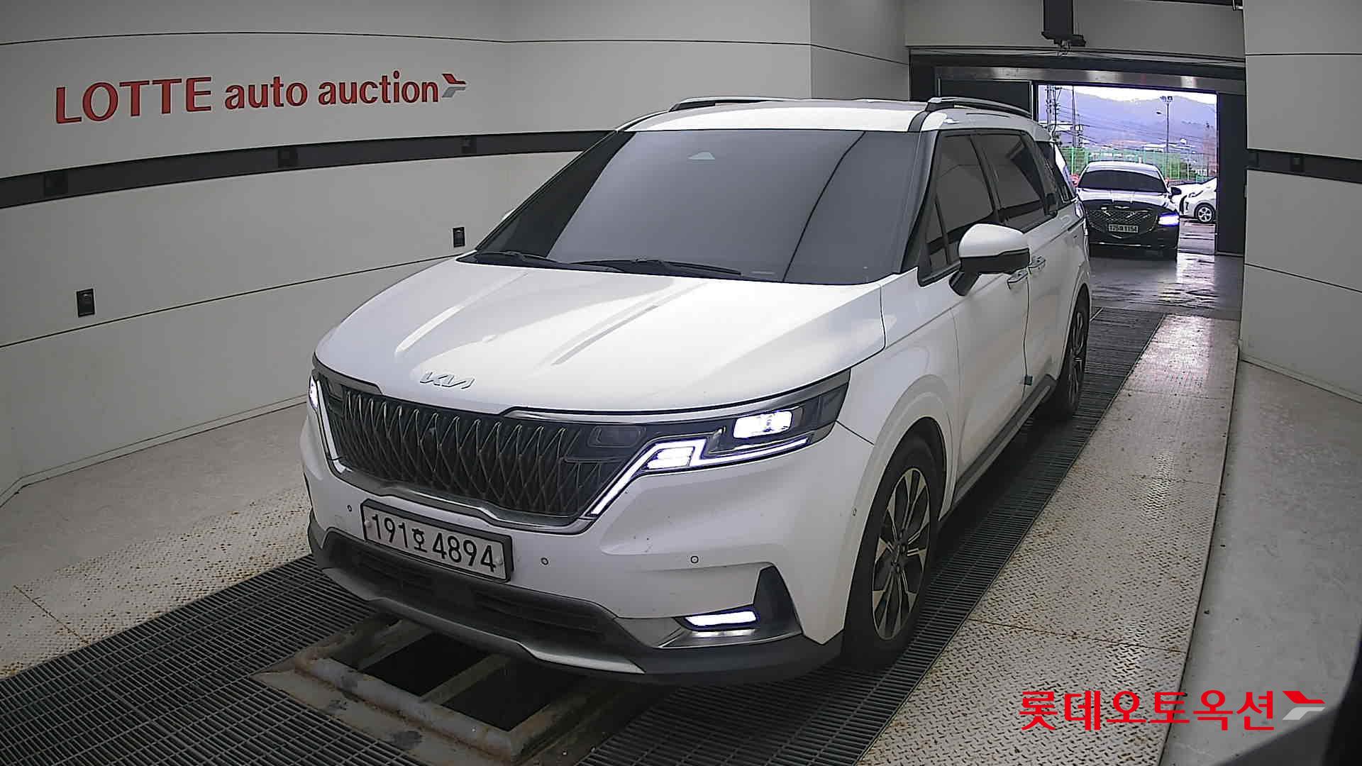 Kia Carnival 2022 Snow White Pearl (optional) из Кореи