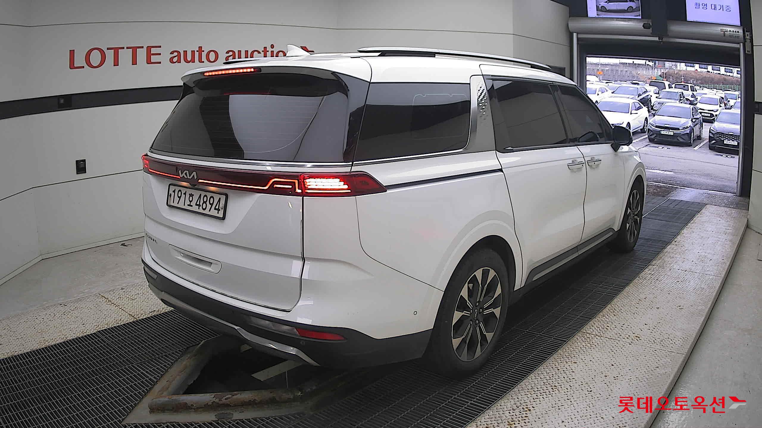 Kia Carnival 2022 Snow White Pearl (optional) из Кореи, фото 4