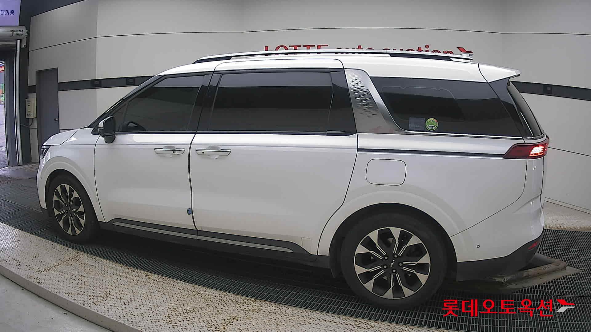 Kia Carnival id 3466786 из Кореи 11