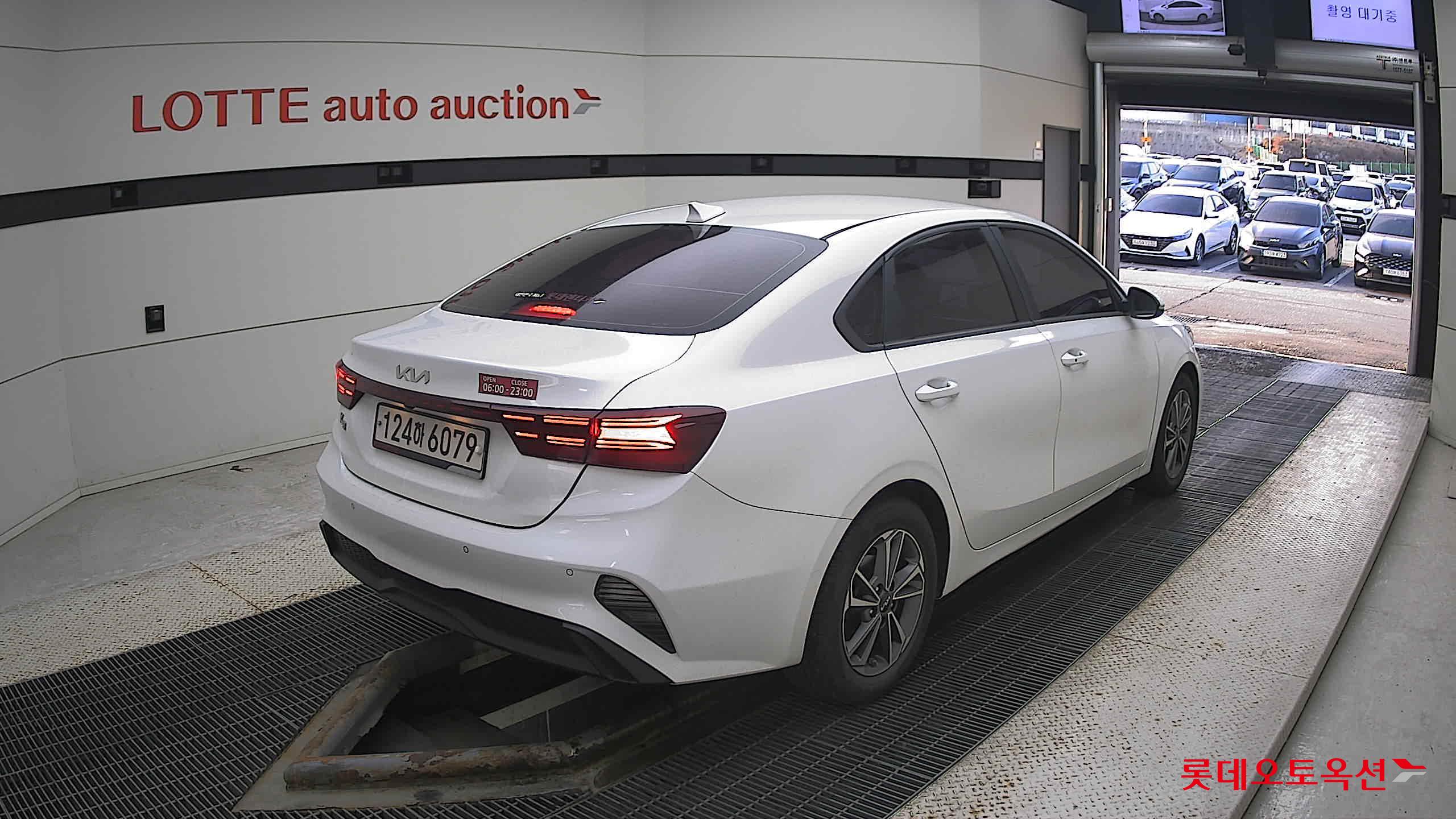 Kia K3 2022 Snow White Pearl из Кореи, фото 4