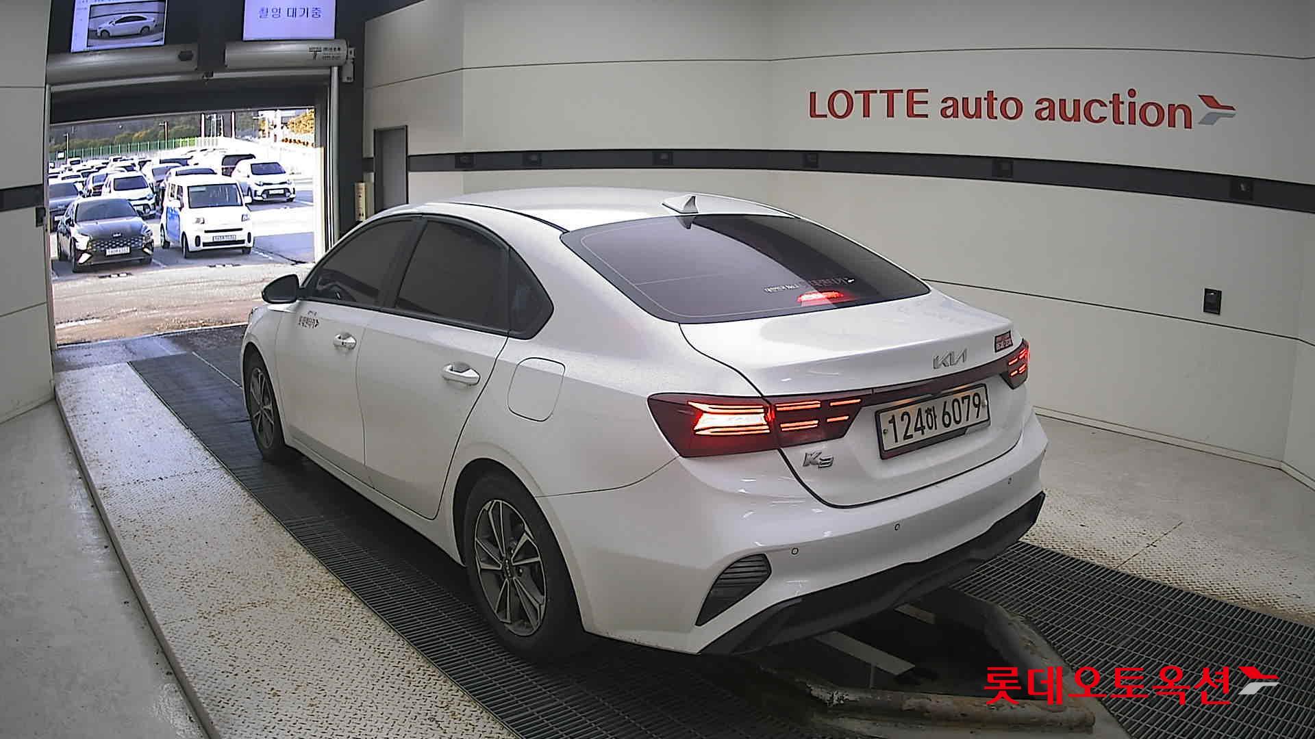 Kia K3 2022 Snow White Pearl из Кореи, фото 6