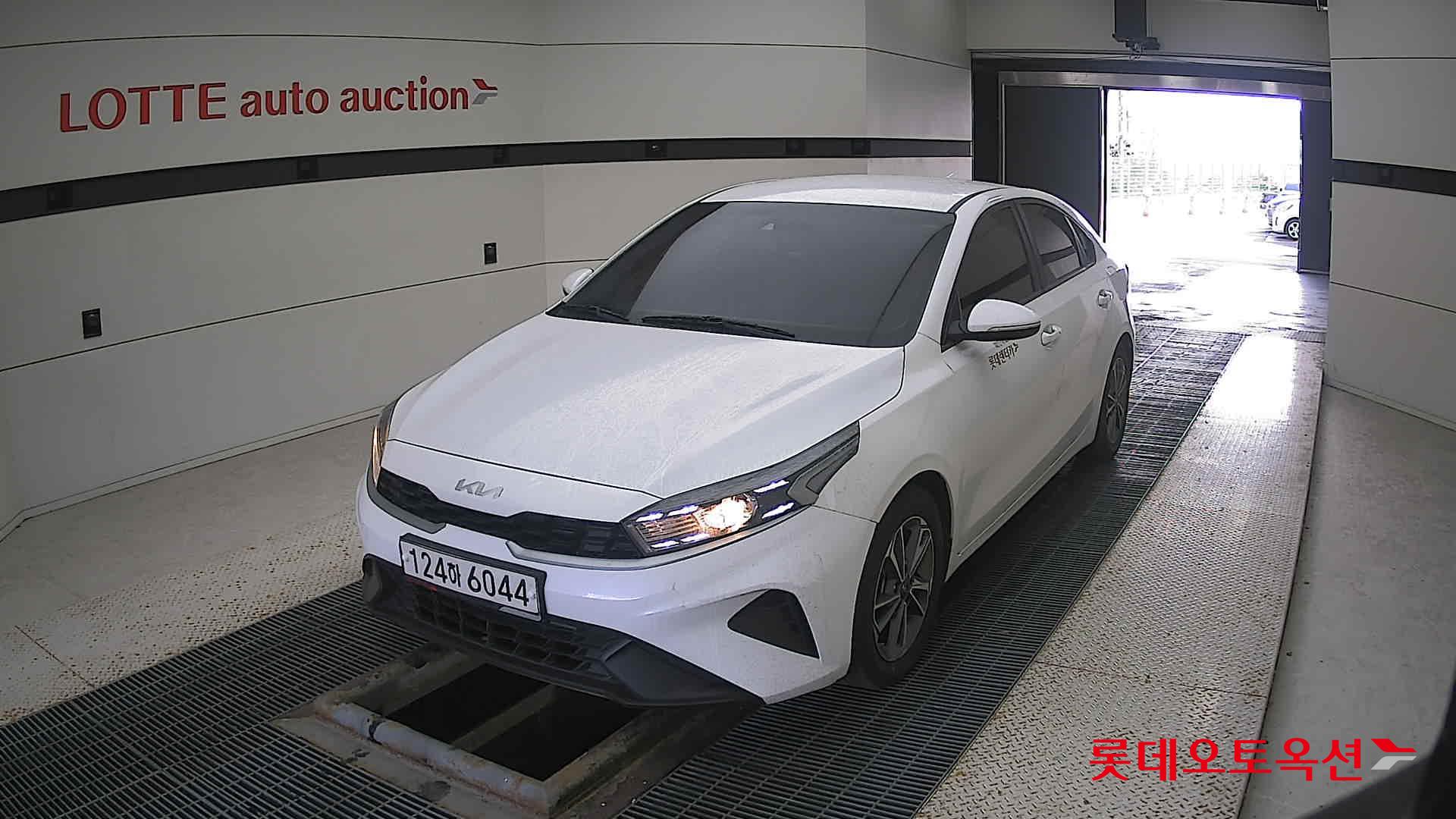 Kia K3 2022 Snow White Pearl из Кореи