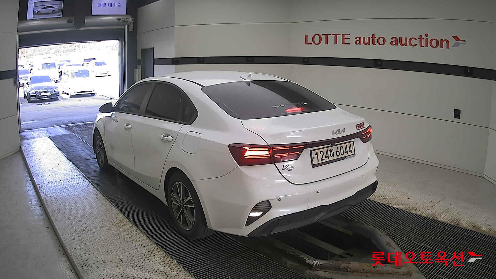 Kia K3 2022 Snow White Pearl из Кореи, фото 6