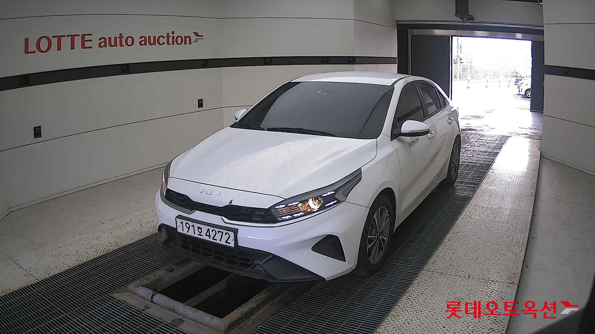 Kia K3 2022 Snow White Pearl из Кореи