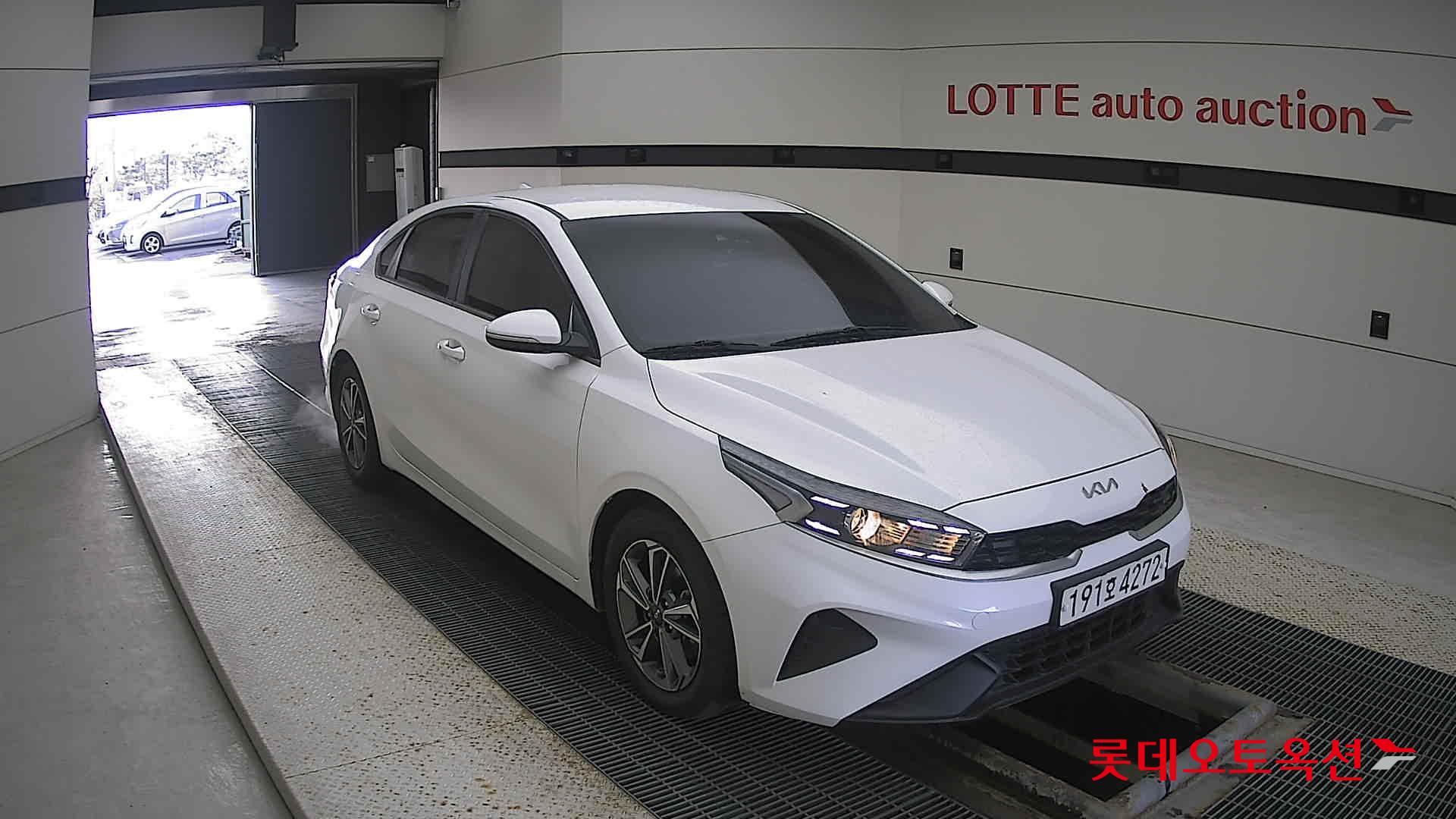 Kia K3 2022 Snow White Pearl из Кореи, фото 2