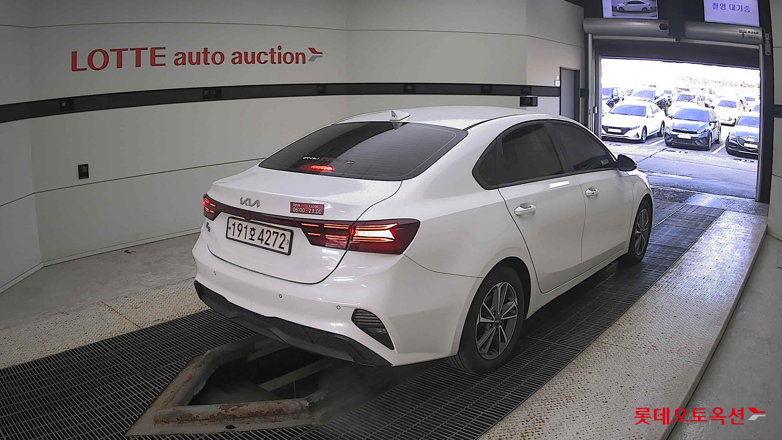 Kia K3 2022 Snow White Pearl из Кореи, фото 4