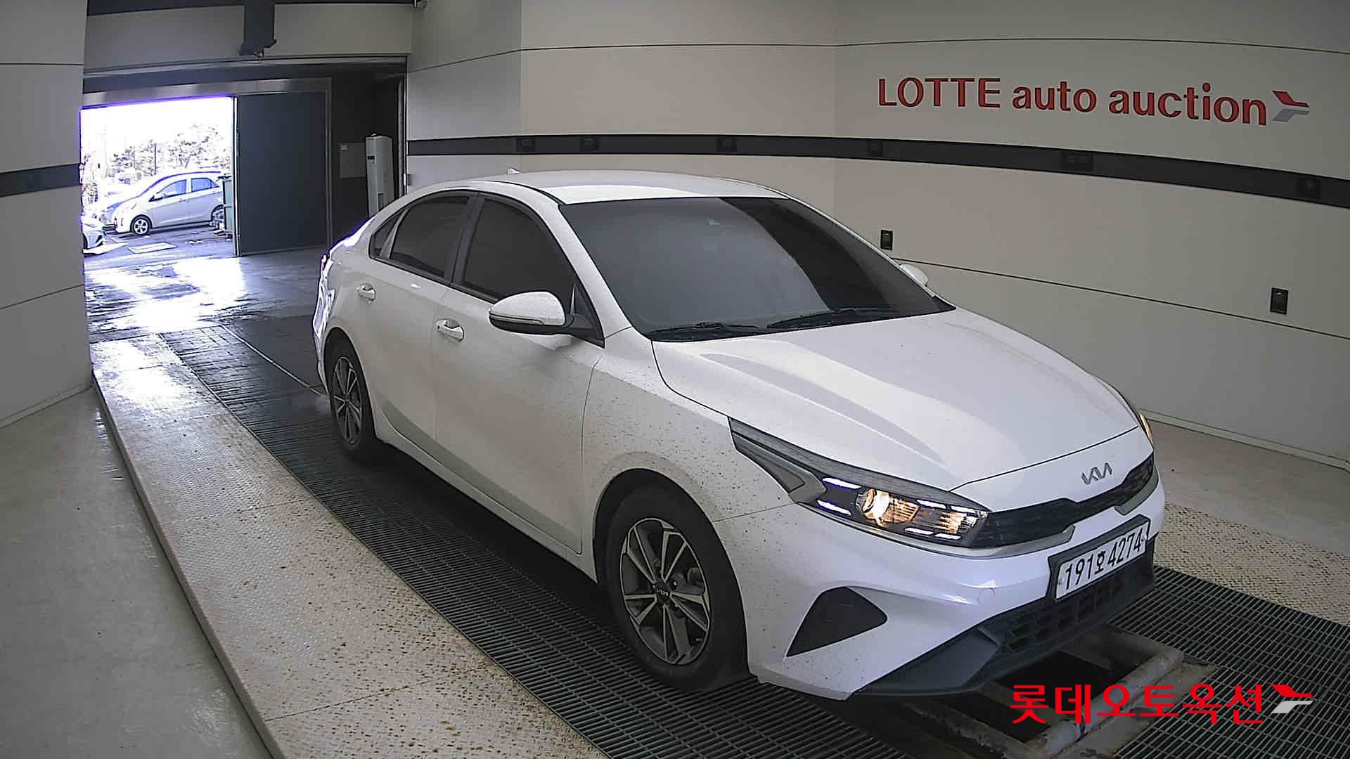 Kia K3 2022 Snow White Pearl из Кореи, фото 2