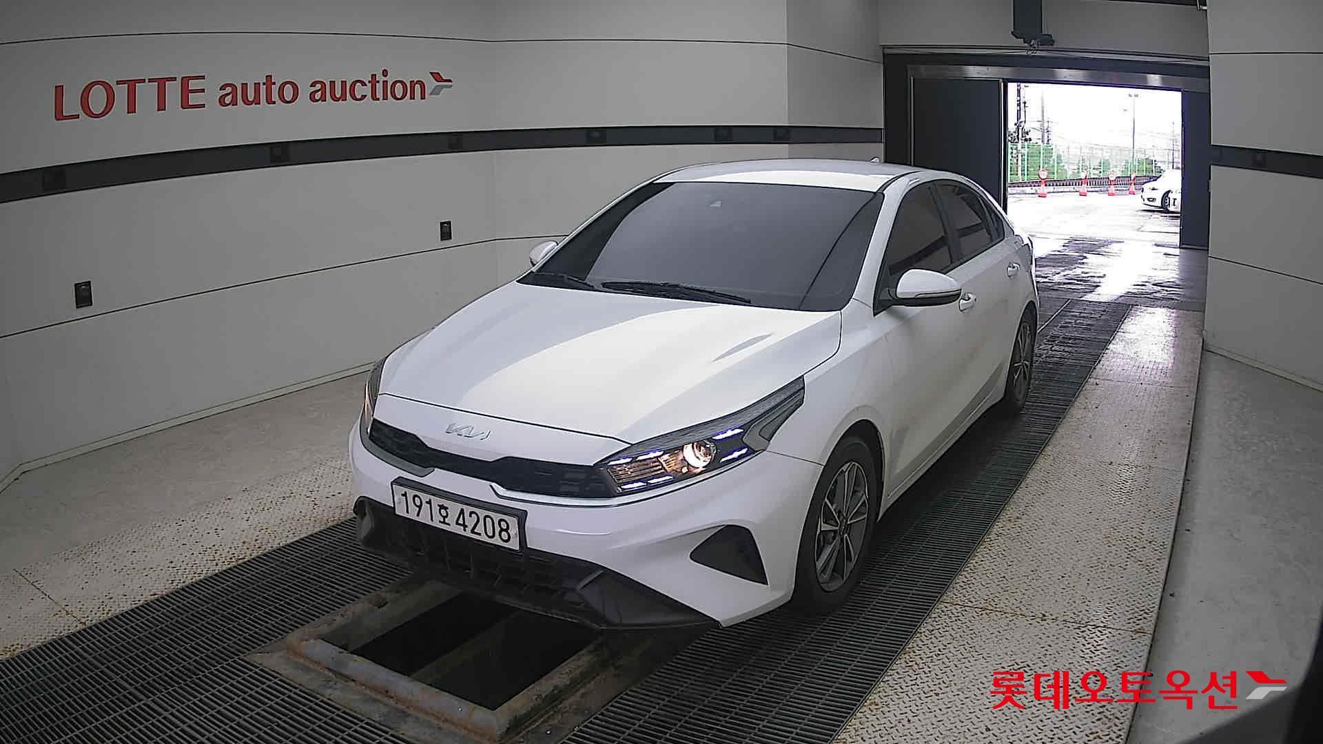 Kia K3 2022 Snow White Pearl из Кореи