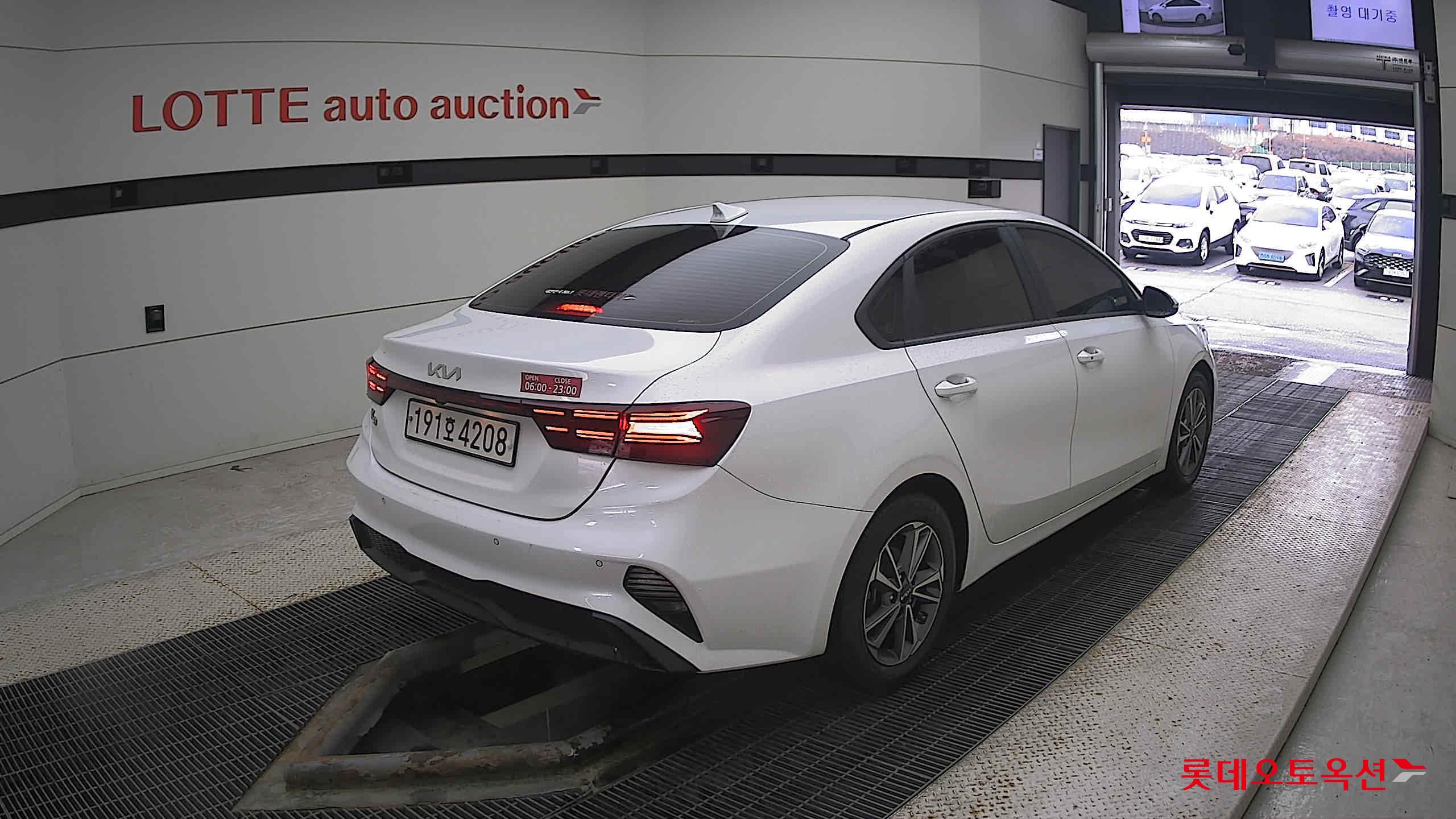 Kia K3 2022 Snow White Pearl из Кореи, фото 4