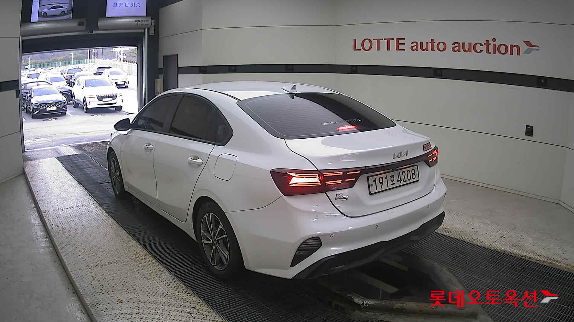 Kia K3 2022 Snow White Pearl из Кореи, фото 6