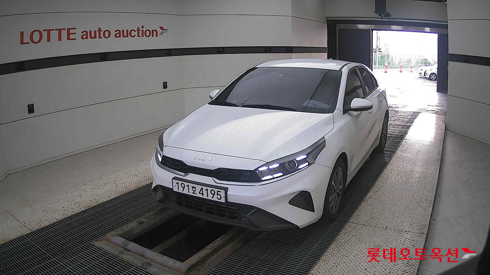 Kia K3 2022 Snow White Pearl из Кореи