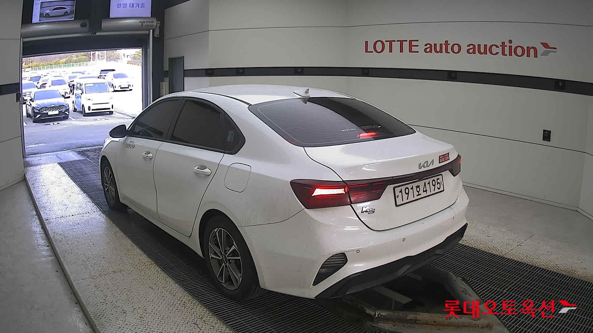 Kia K3 2022 Snow White Pearl из Кореи, фото 6