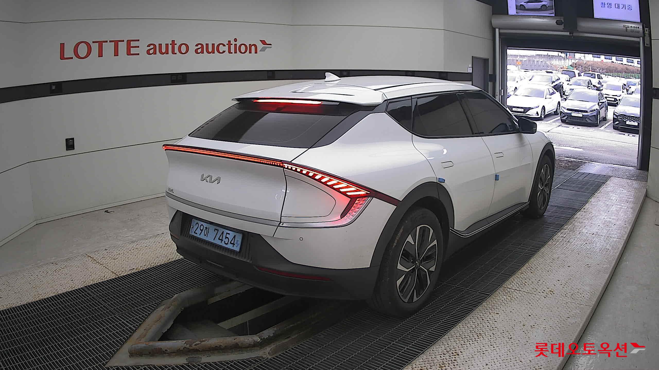 Kia EV6 2022 Snow White Pearl из Кореи, фото 4