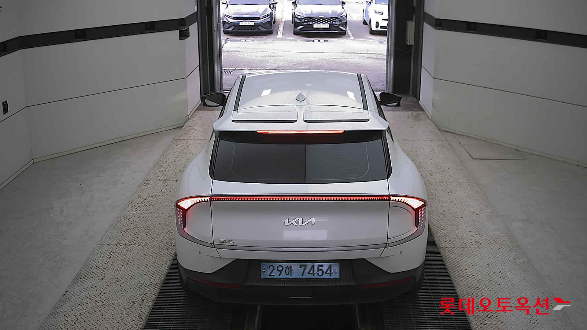 Kia EV6 2022 Snow White Pearl из Кореи, фото 5