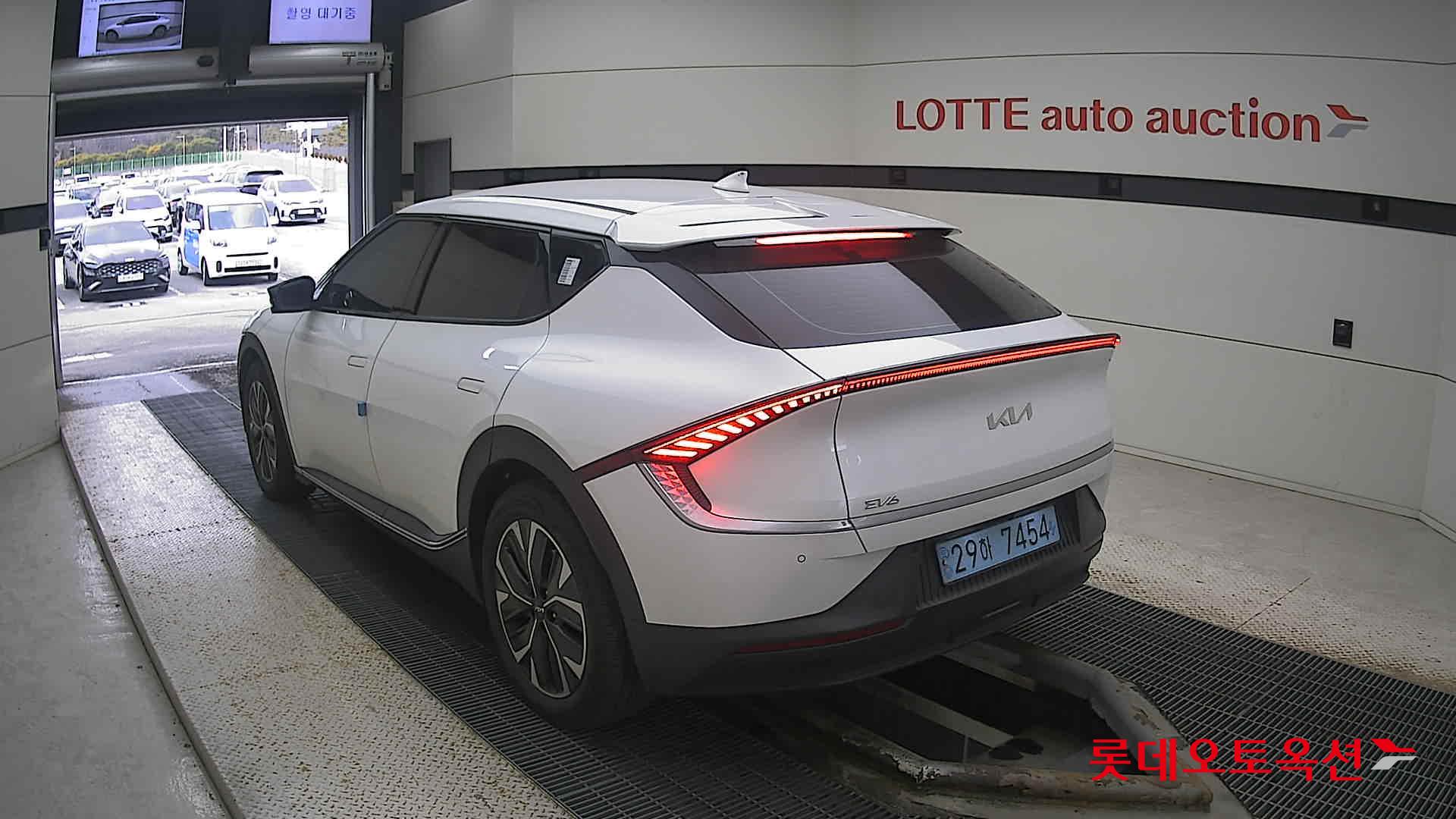 Kia EV6 2022 Snow White Pearl из Кореи, фото 6