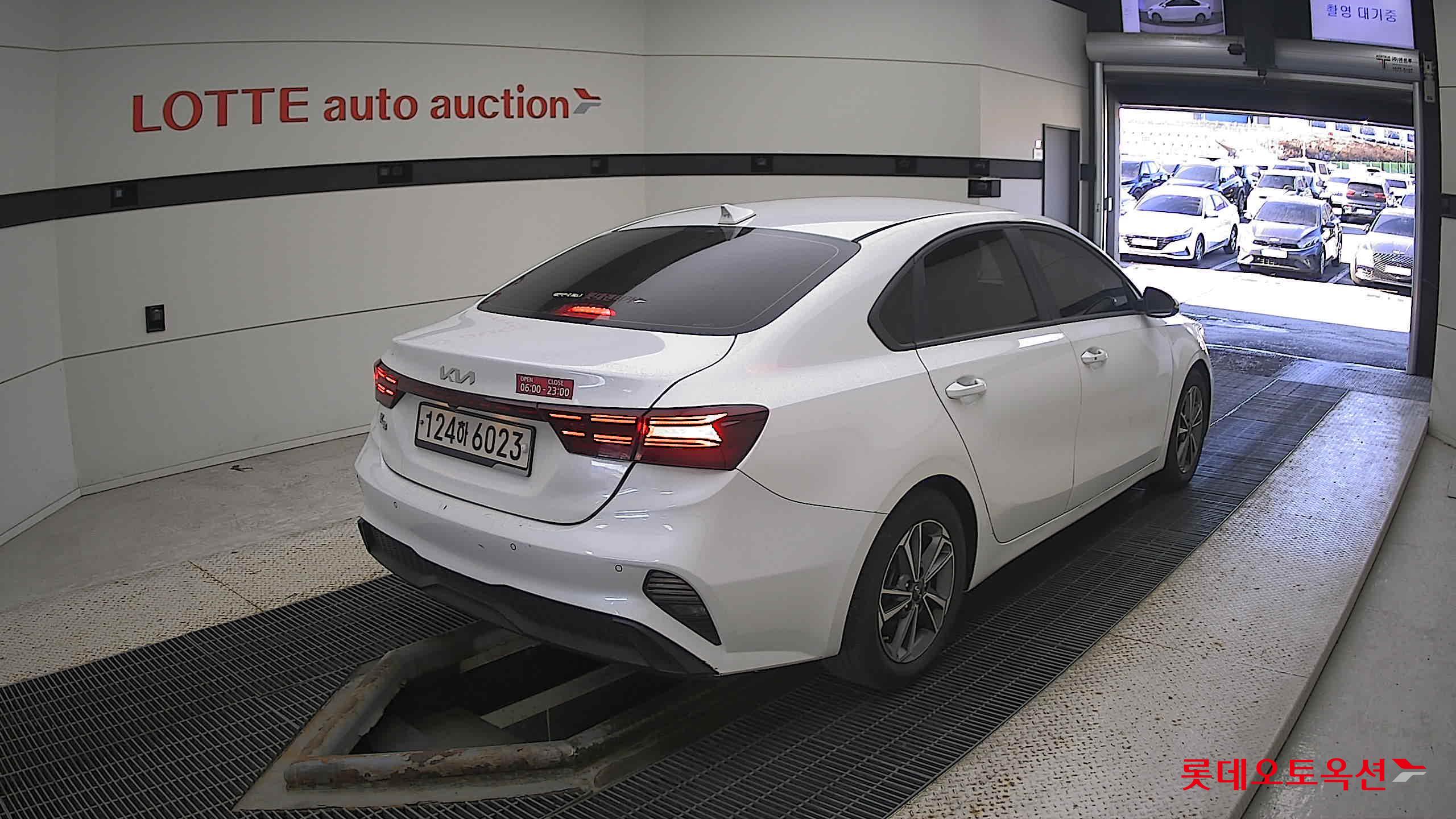 Kia K3 2022 Snow White Pearl из Кореи, фото 4