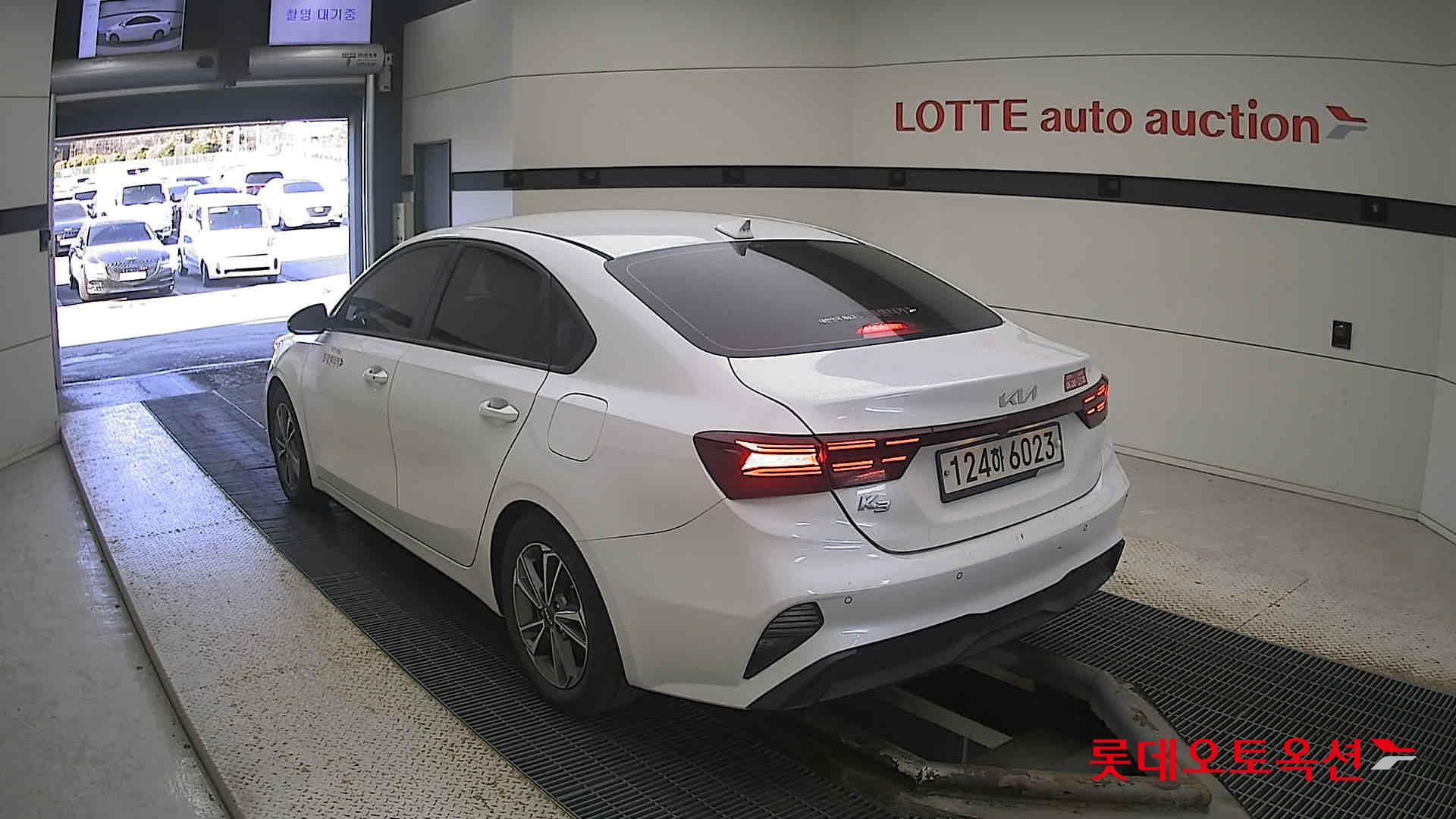 Kia K3 2022 Snow White Pearl из Кореи, фото 6