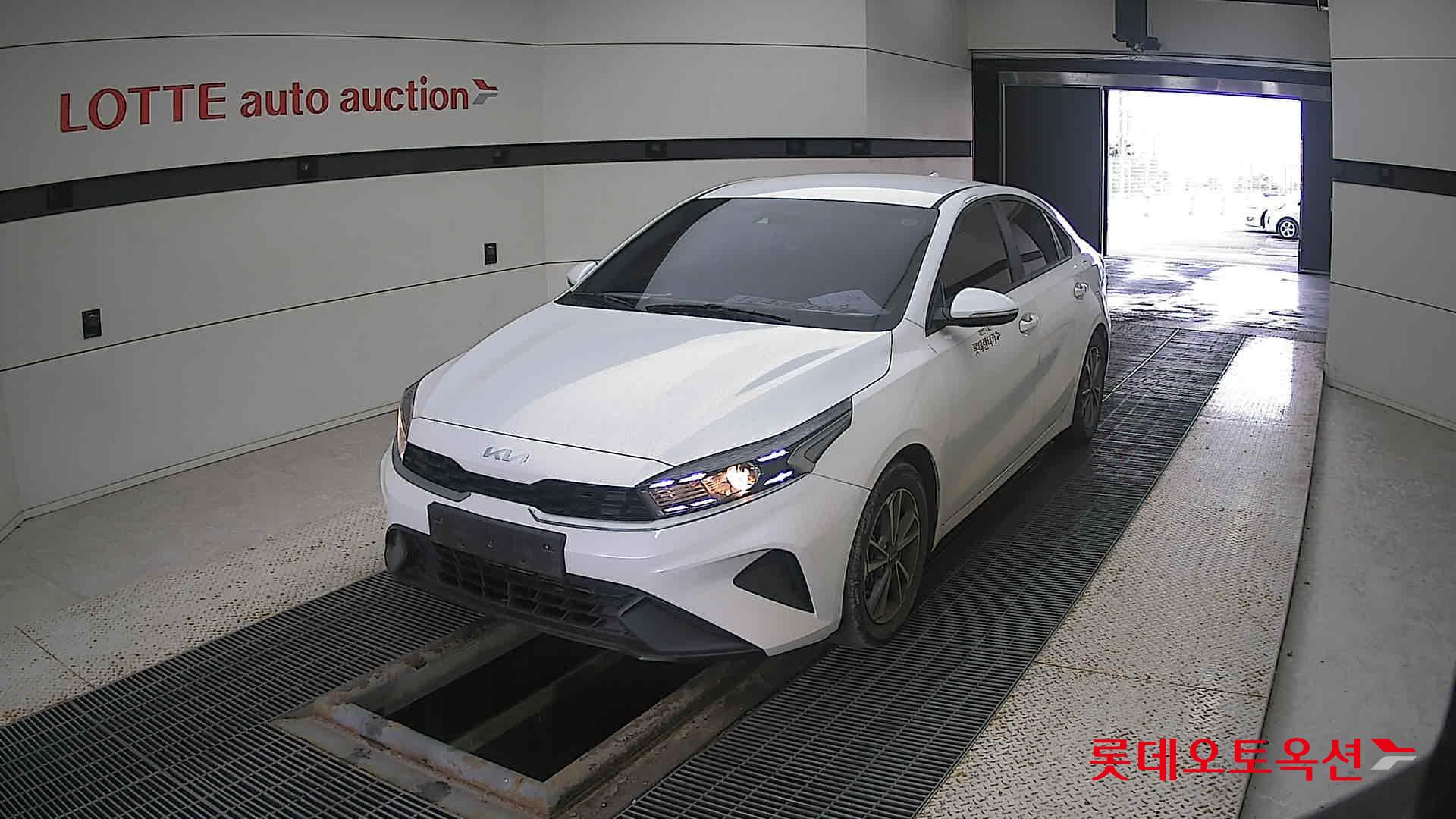 Kia K3 2022 Snow White Pearl из Кореи