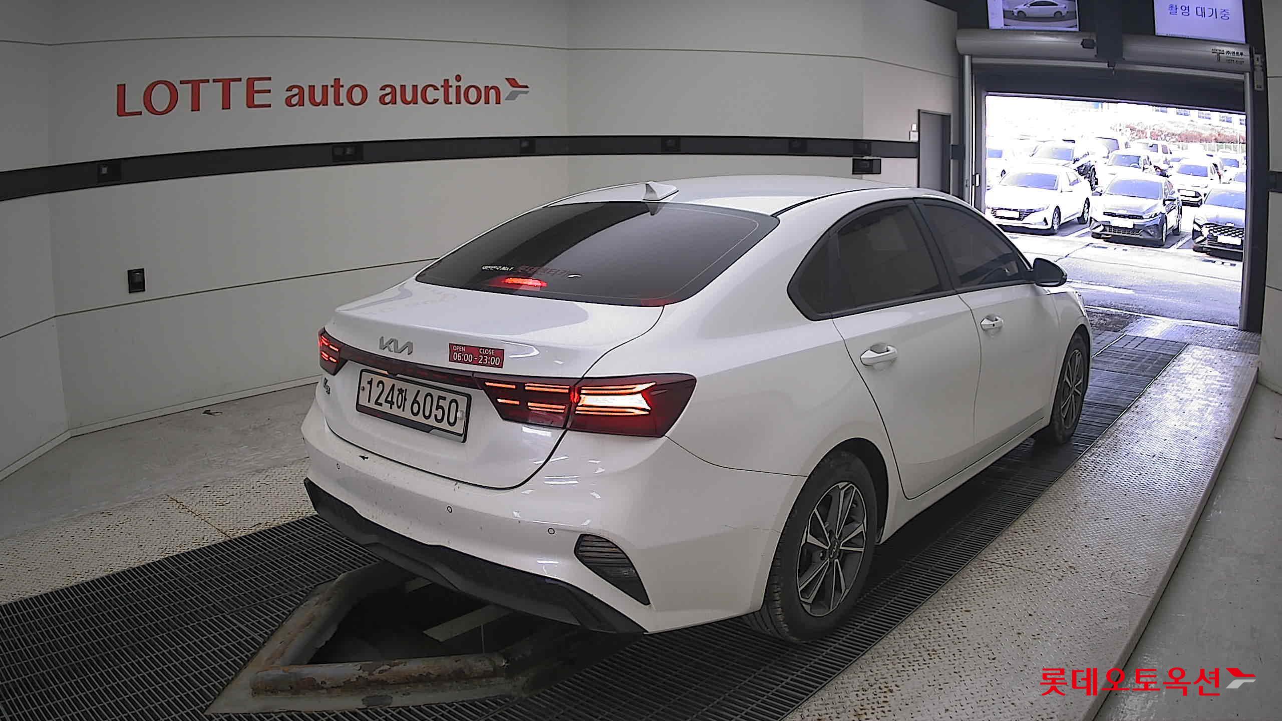 Kia K3 2022 Snow White Pearl из Кореи, фото 4