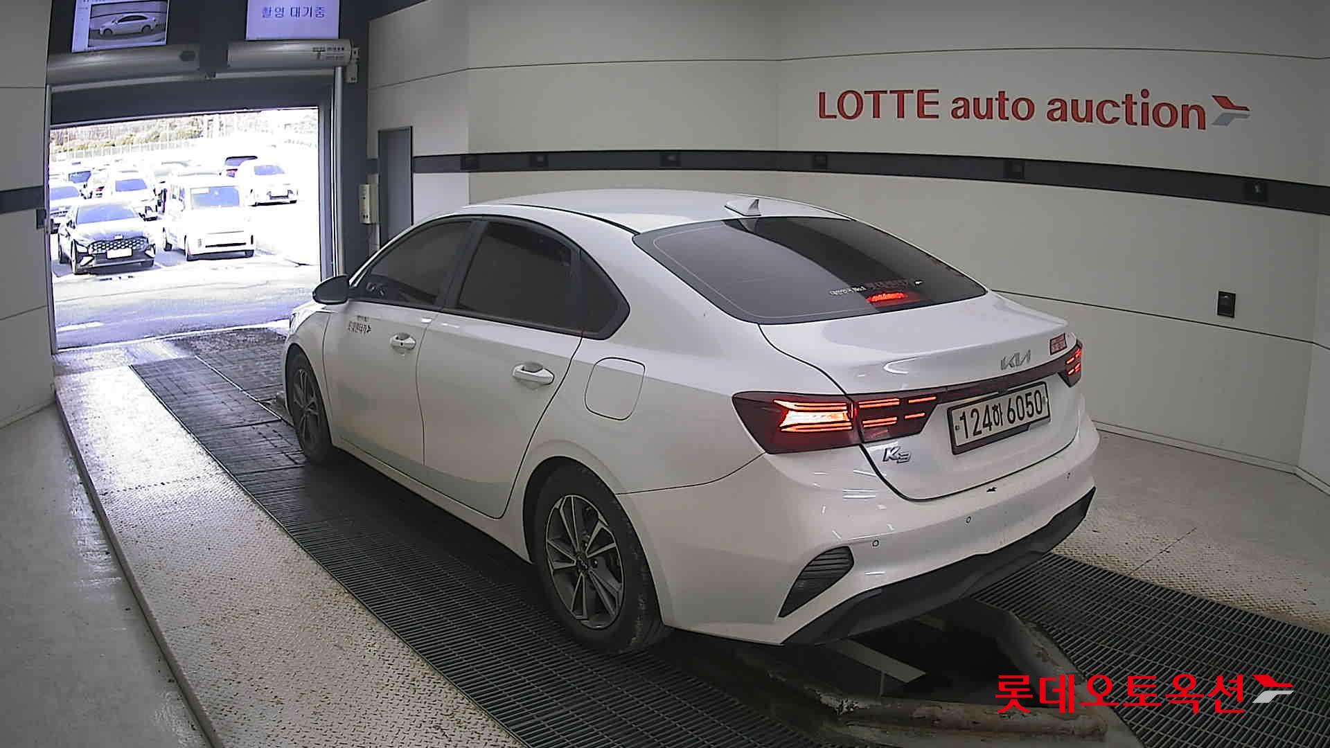 Kia K3 2022 Snow White Pearl из Кореи, фото 6